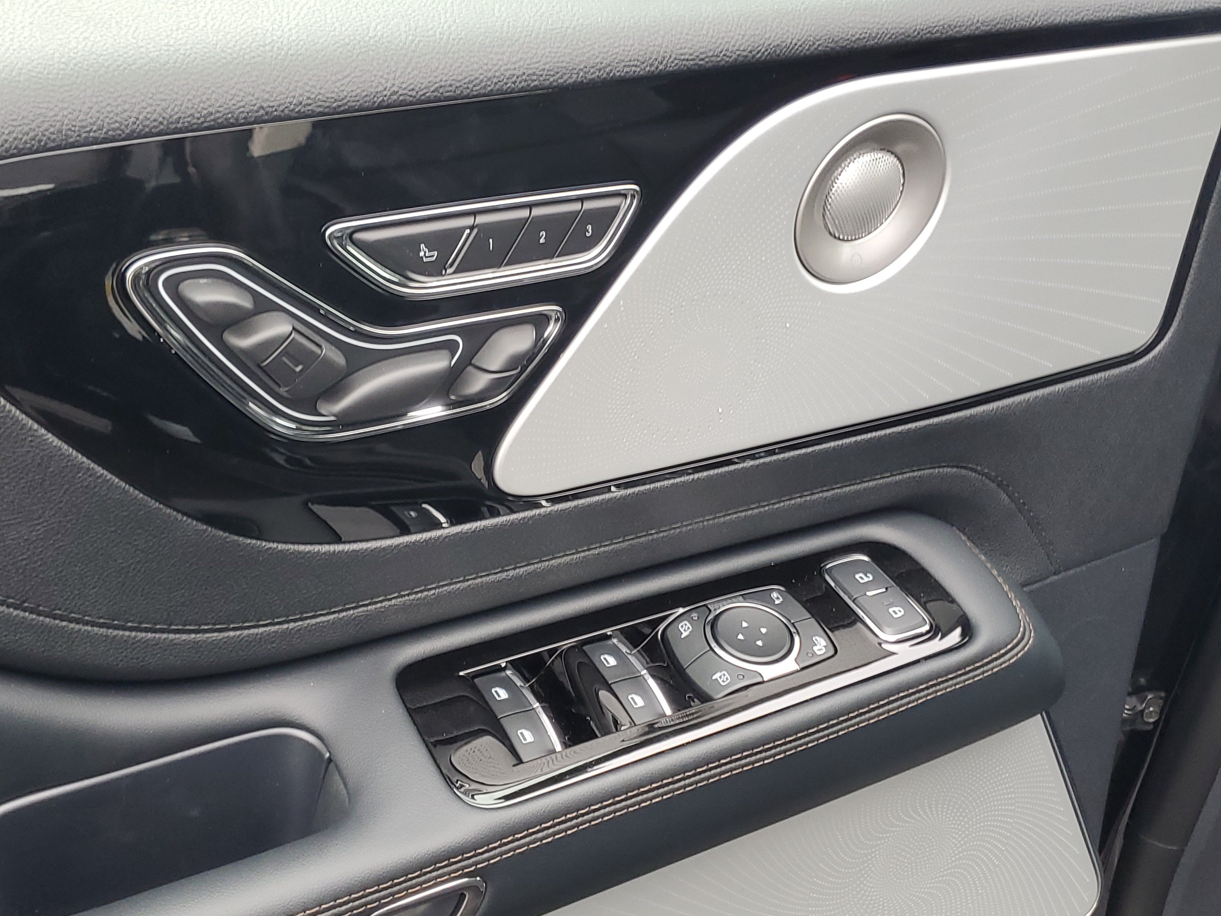 2027 Lincoln Aviator Reserve