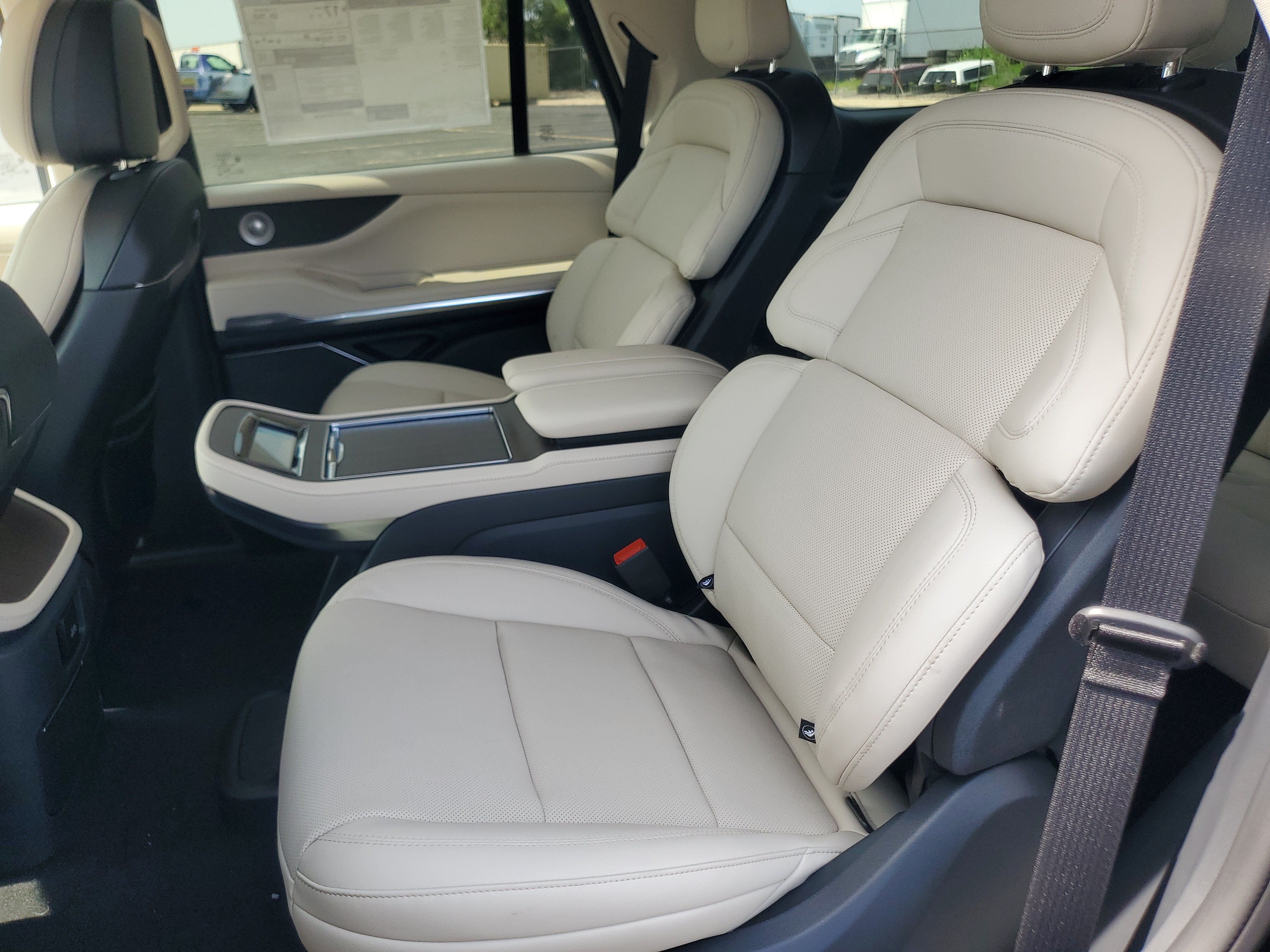 2027 Lincoln Navigator Reserve