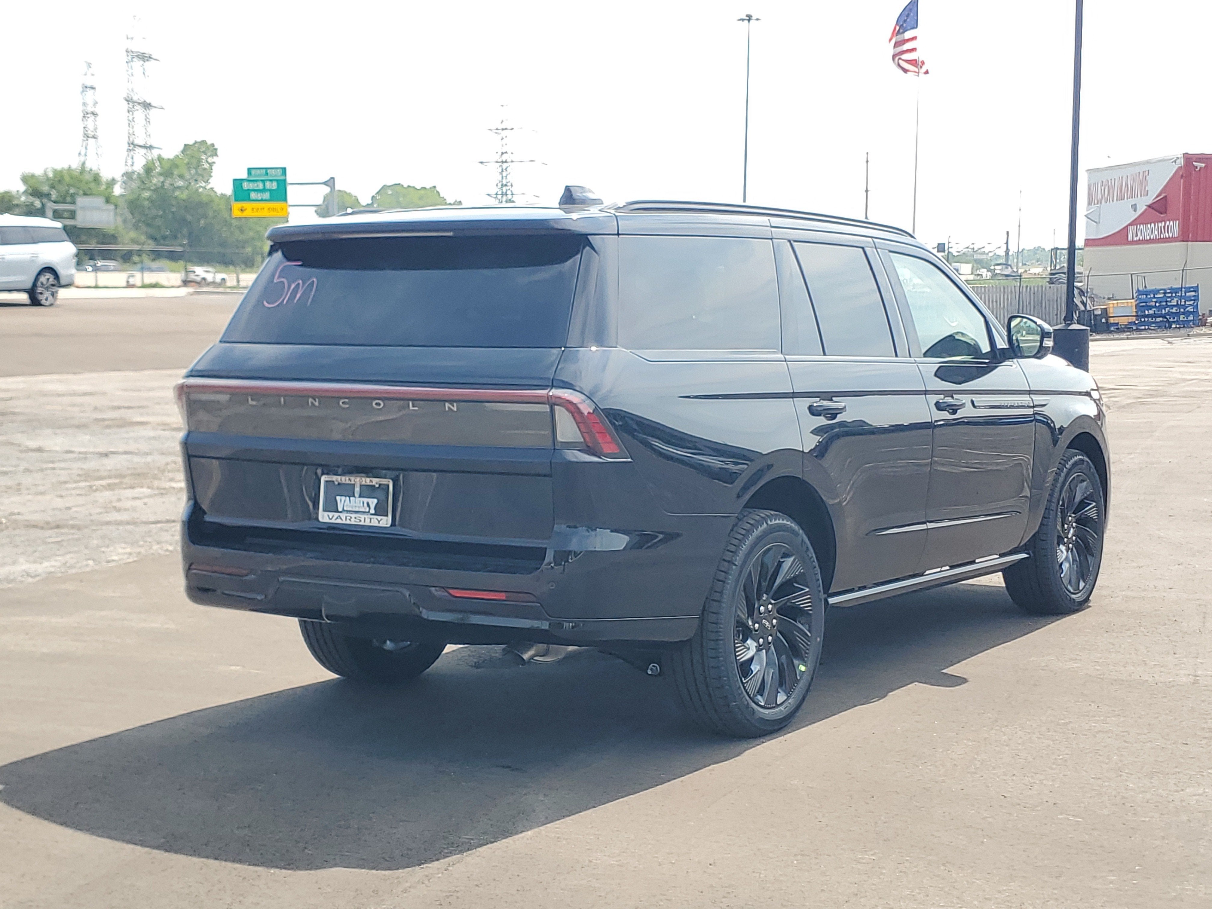 2027 Lincoln Navigator Reserve