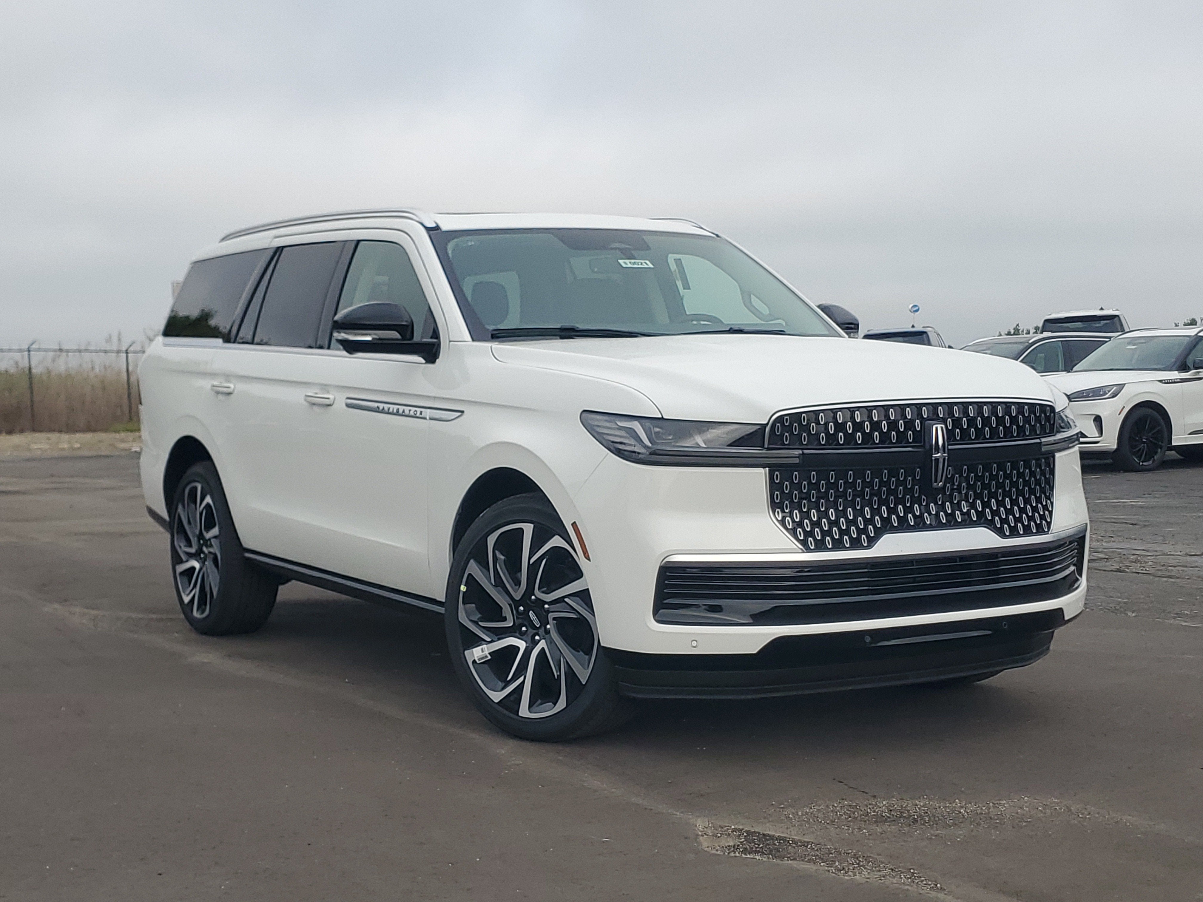 2027 Lincoln Navigator Reserve