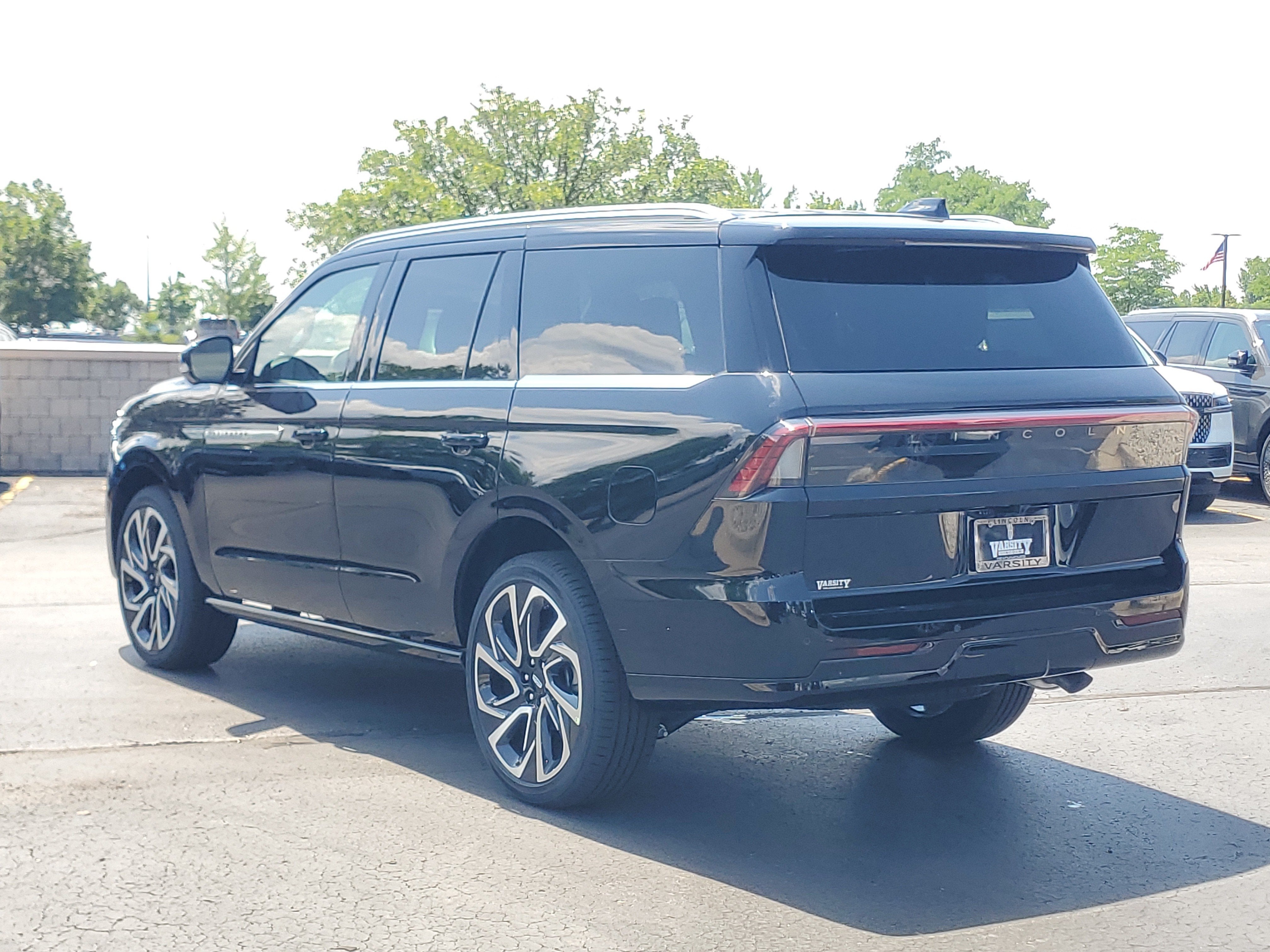 2027 Lincoln Navigator Reserve