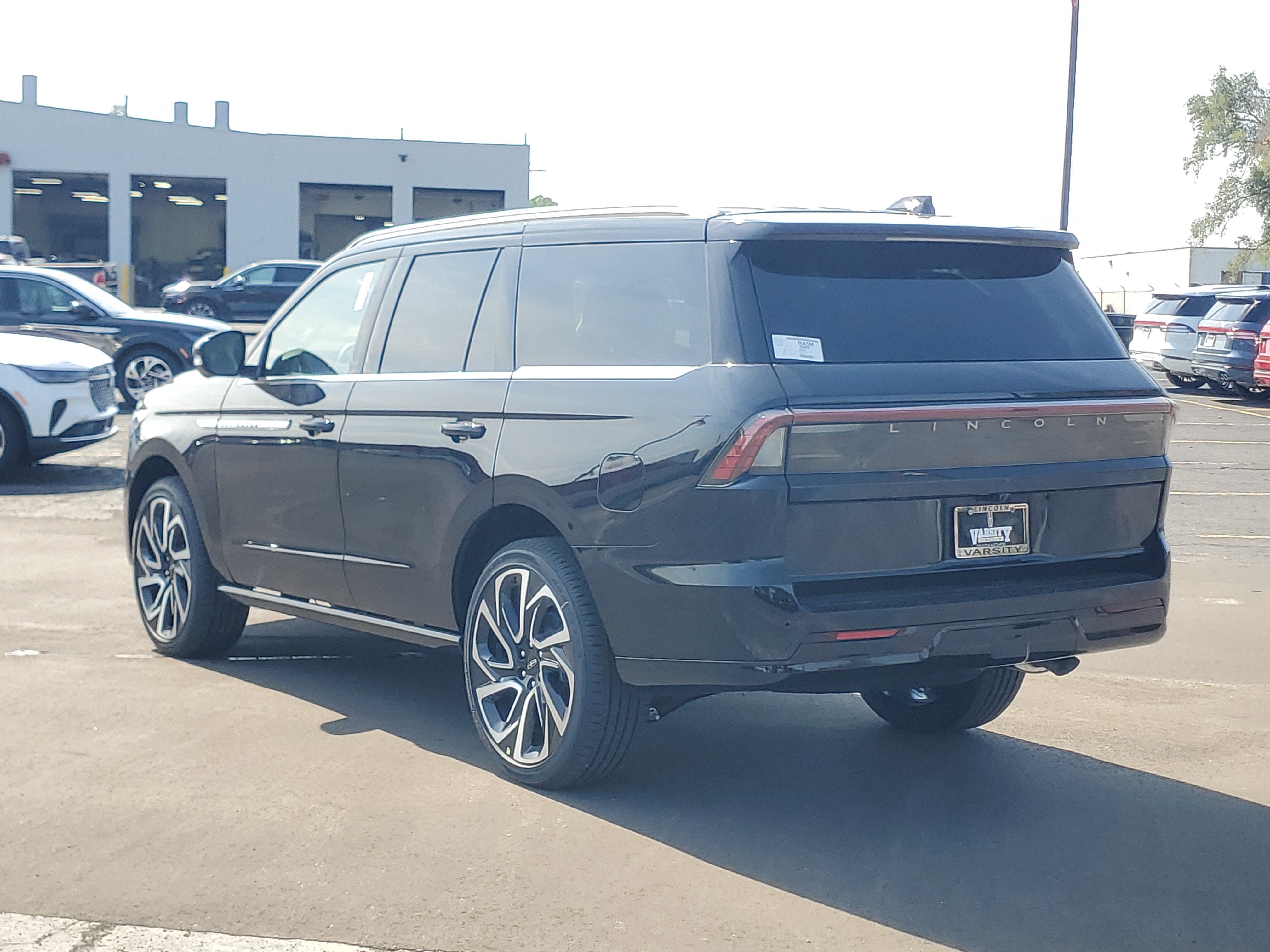 2027 Lincoln Navigator Reserve