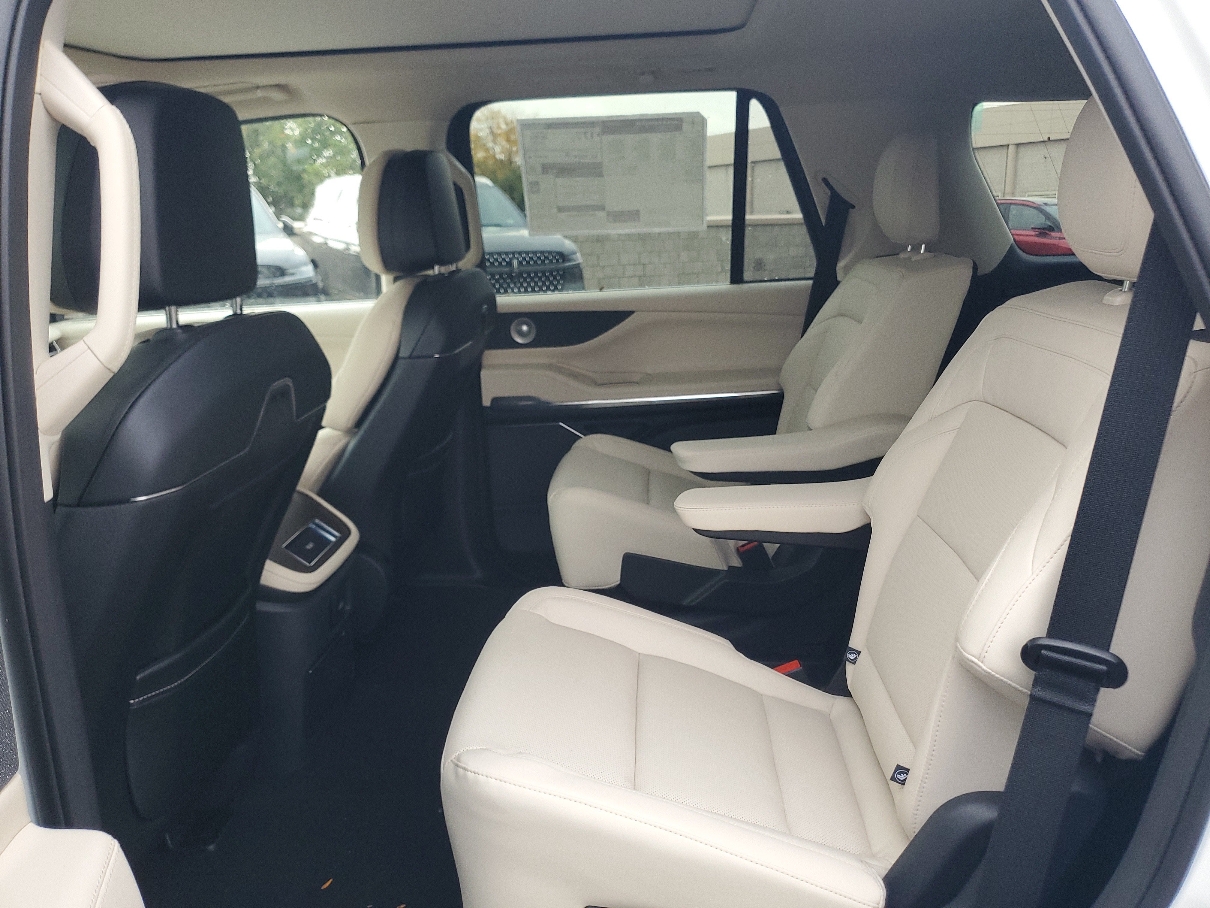 2027 Lincoln Navigator Reserve