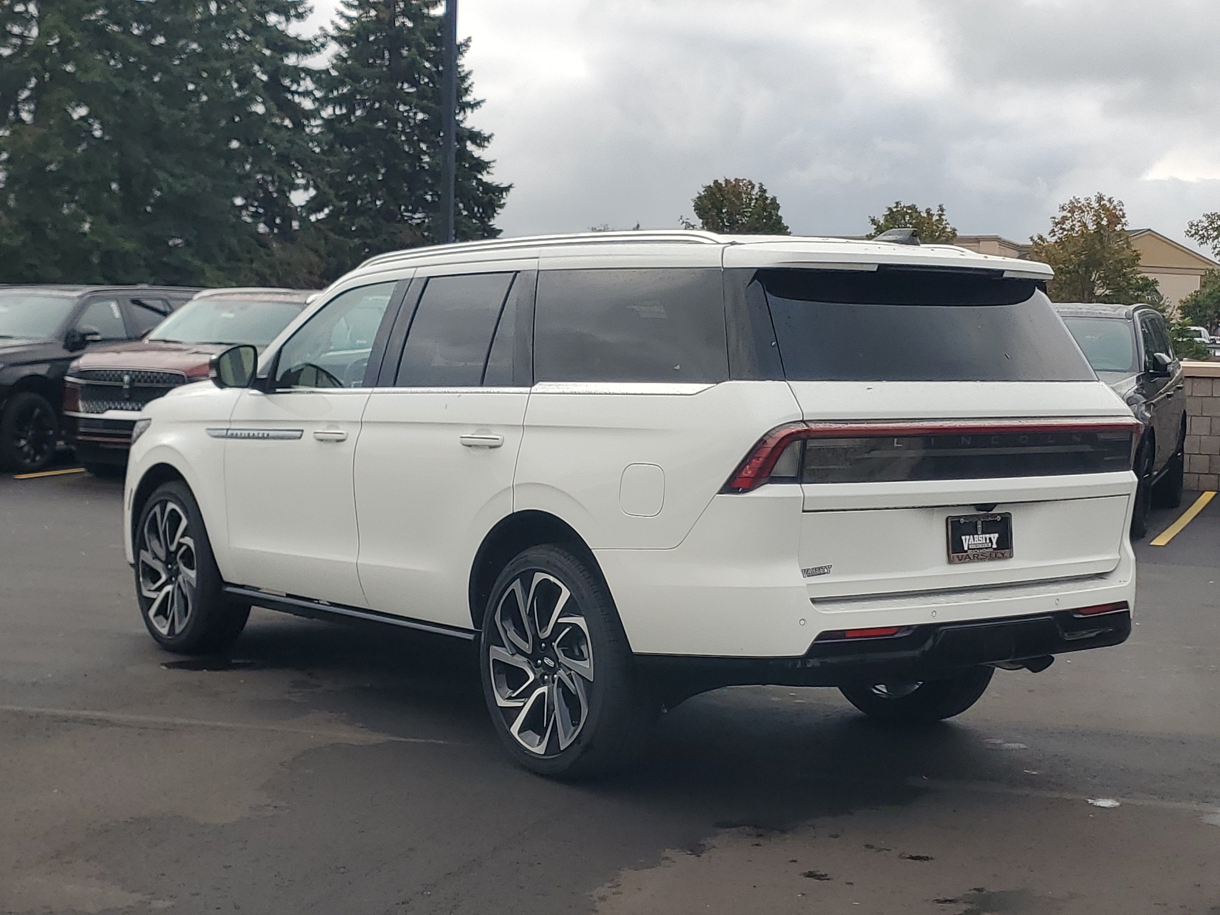 2027 Lincoln Navigator Reserve