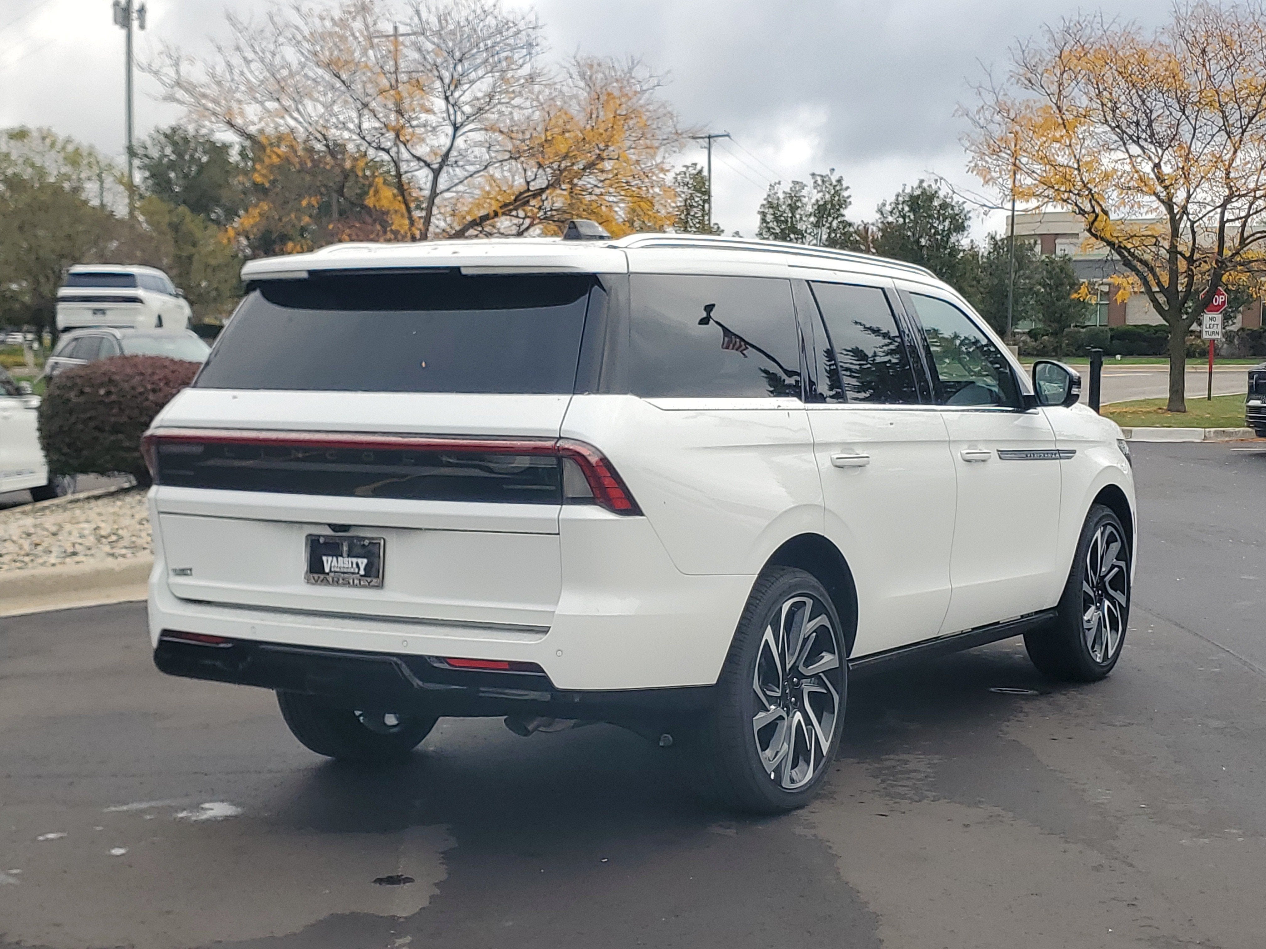 2027 Lincoln Navigator Reserve