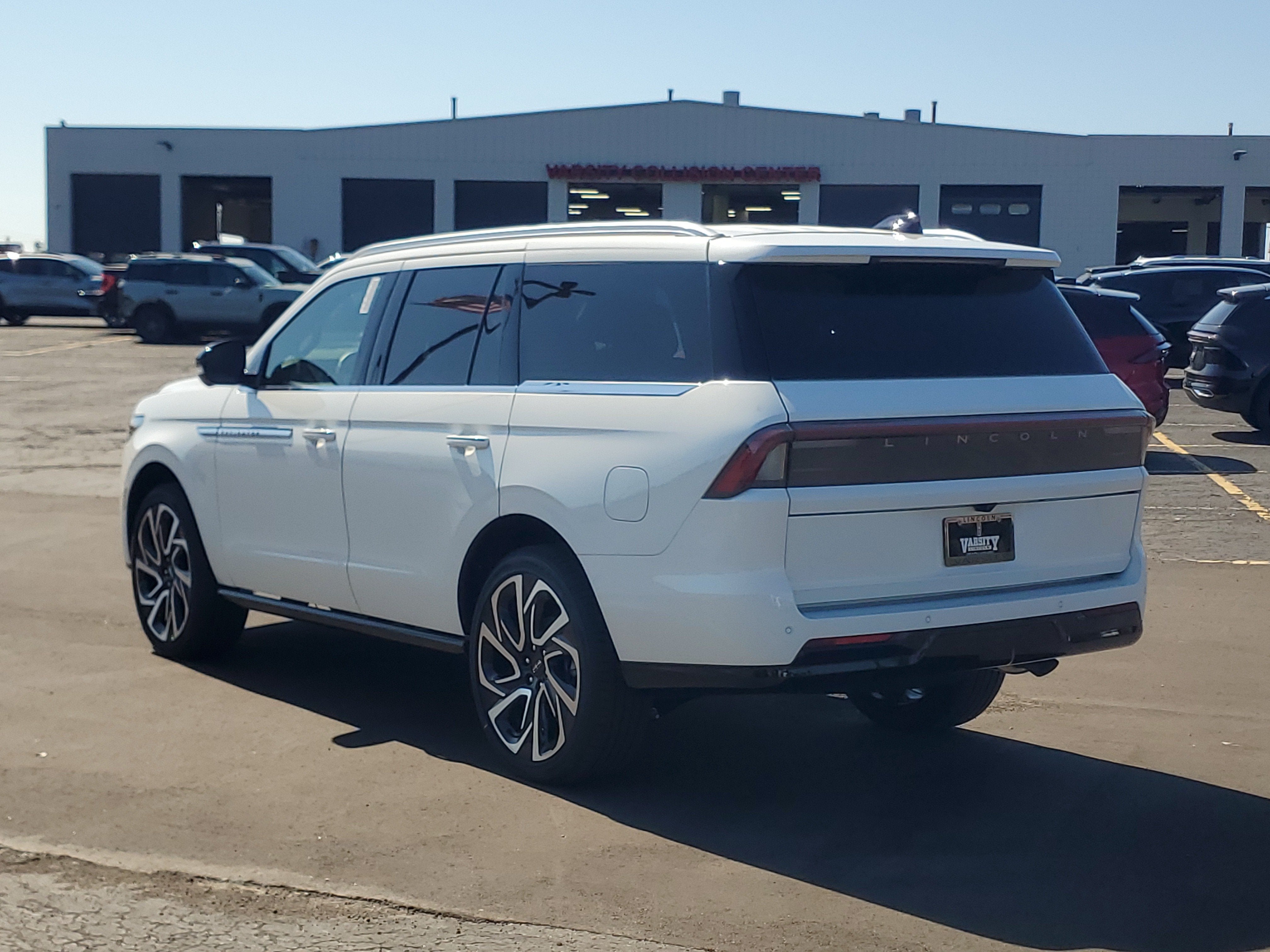 2027 Lincoln Navigator Reserve