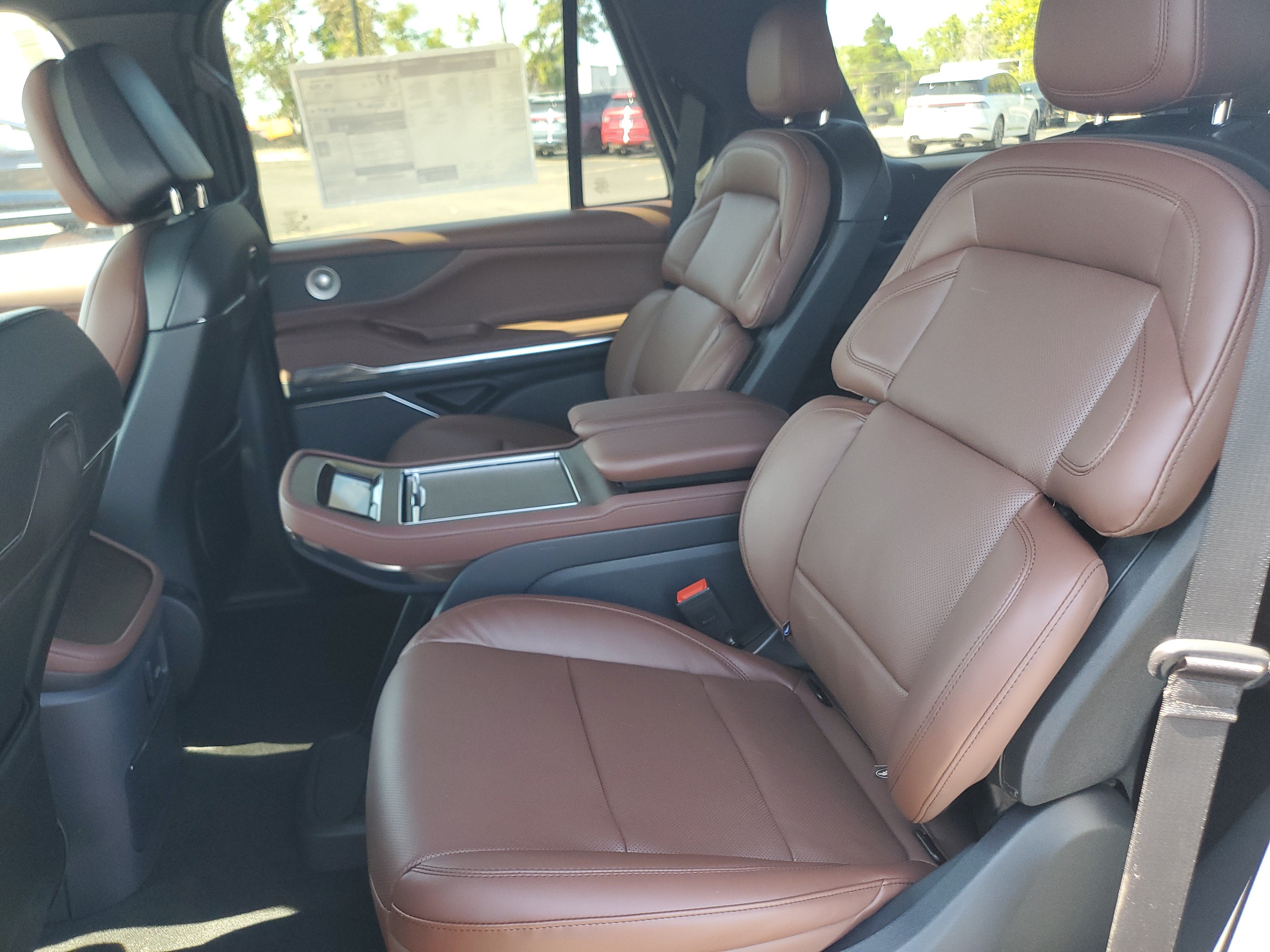 2027 Lincoln Navigator Reserve