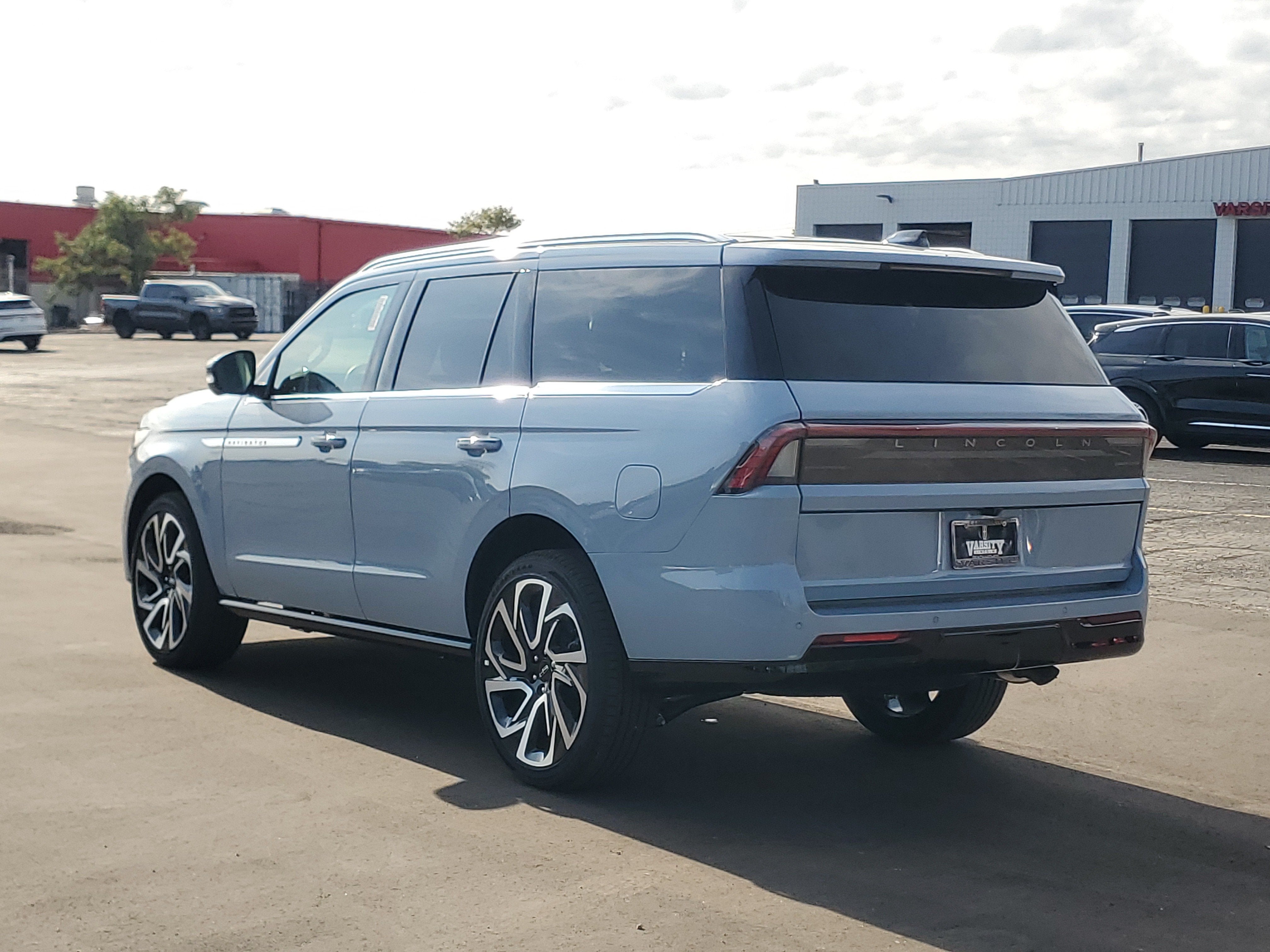 2027 Lincoln Navigator Reserve
