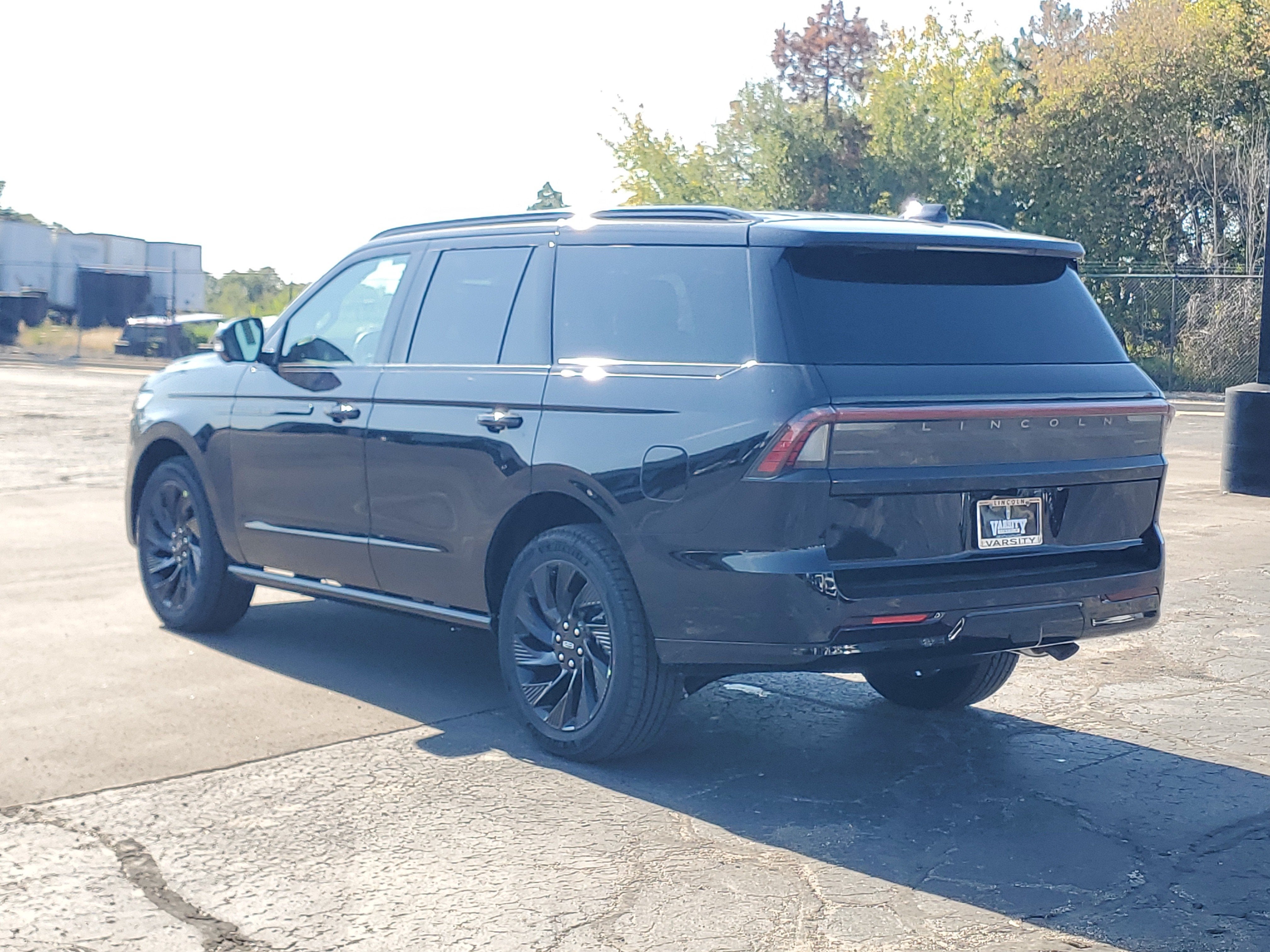 2027 Lincoln Navigator Reserve