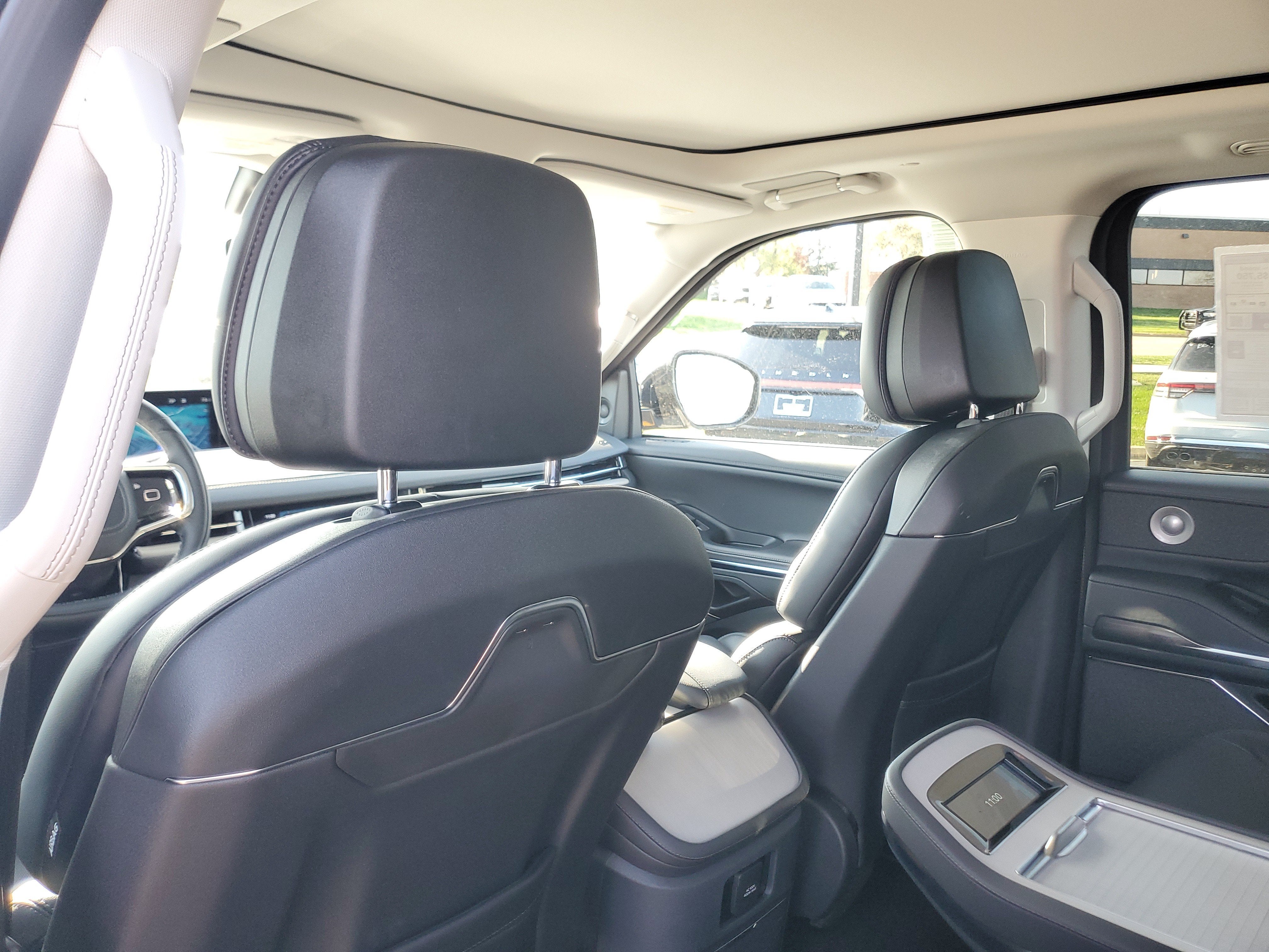 2027 Lincoln Navigator Reserve