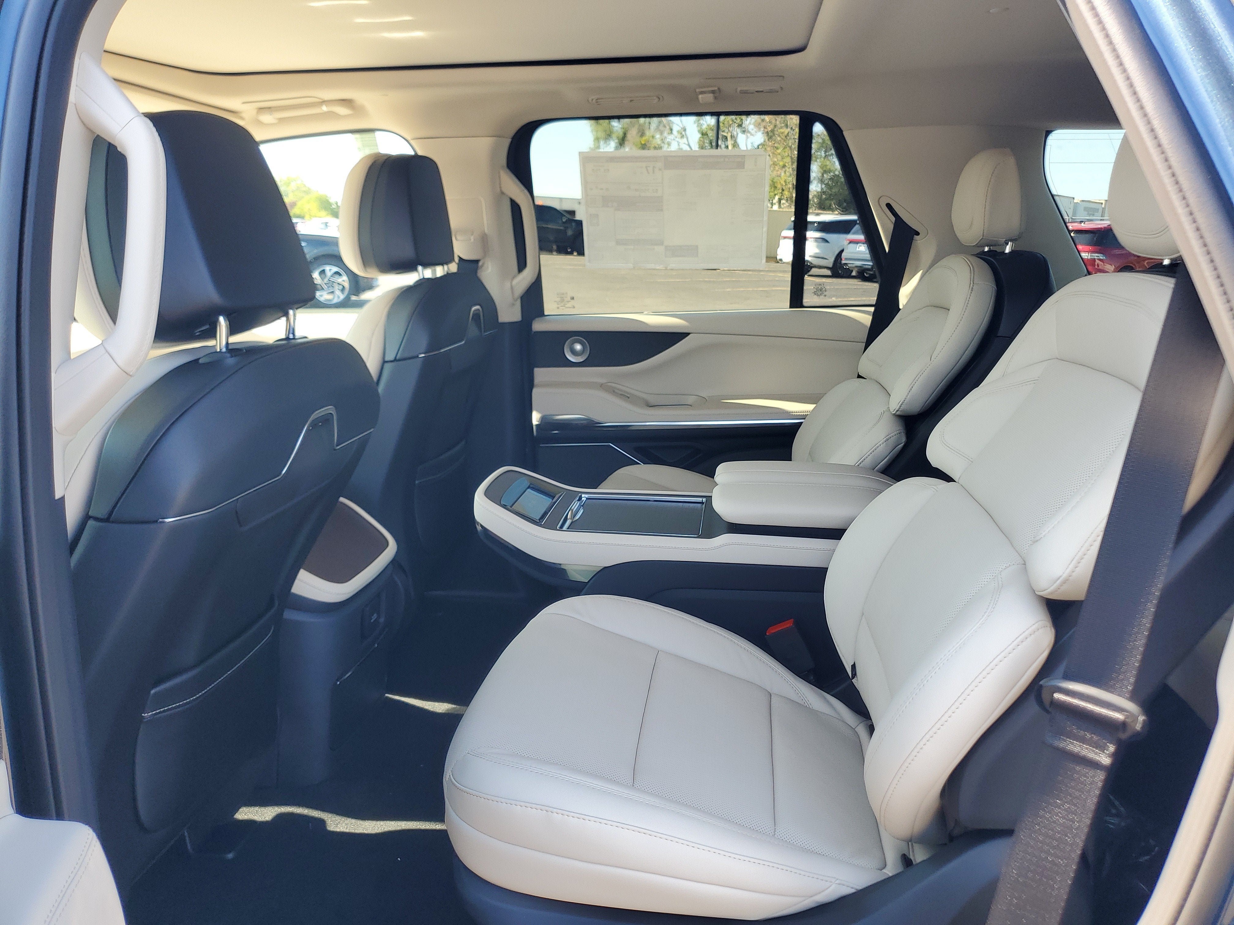 2027 Lincoln Navigator Reserve