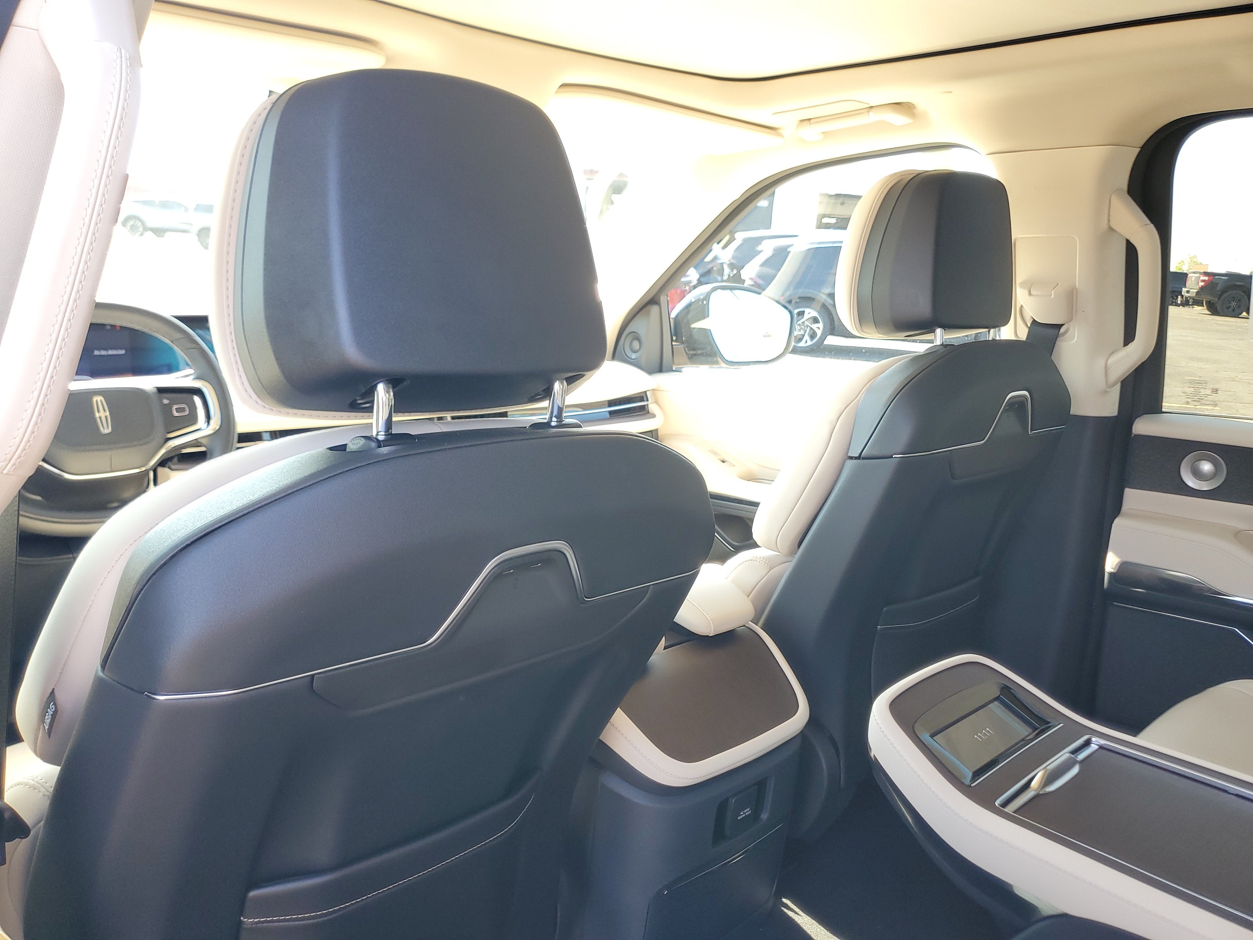 2027 Lincoln Navigator Reserve