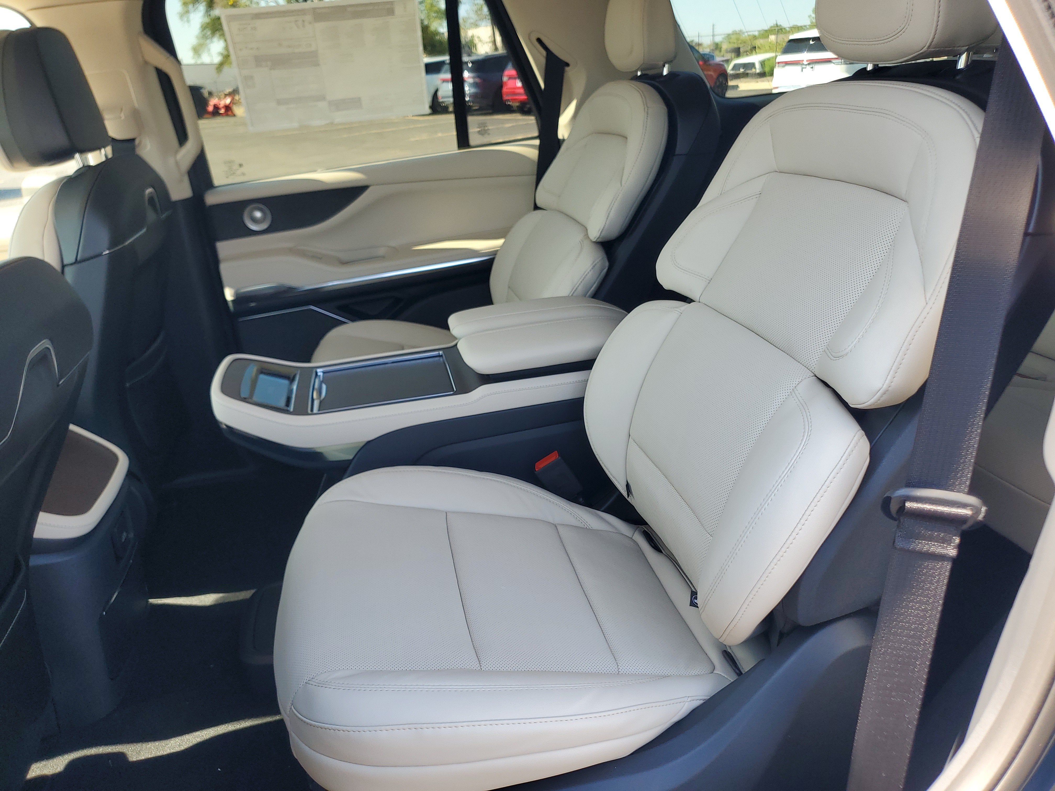 2027 Lincoln Navigator Reserve
