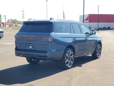 2027 Lincoln Navigator Reserve