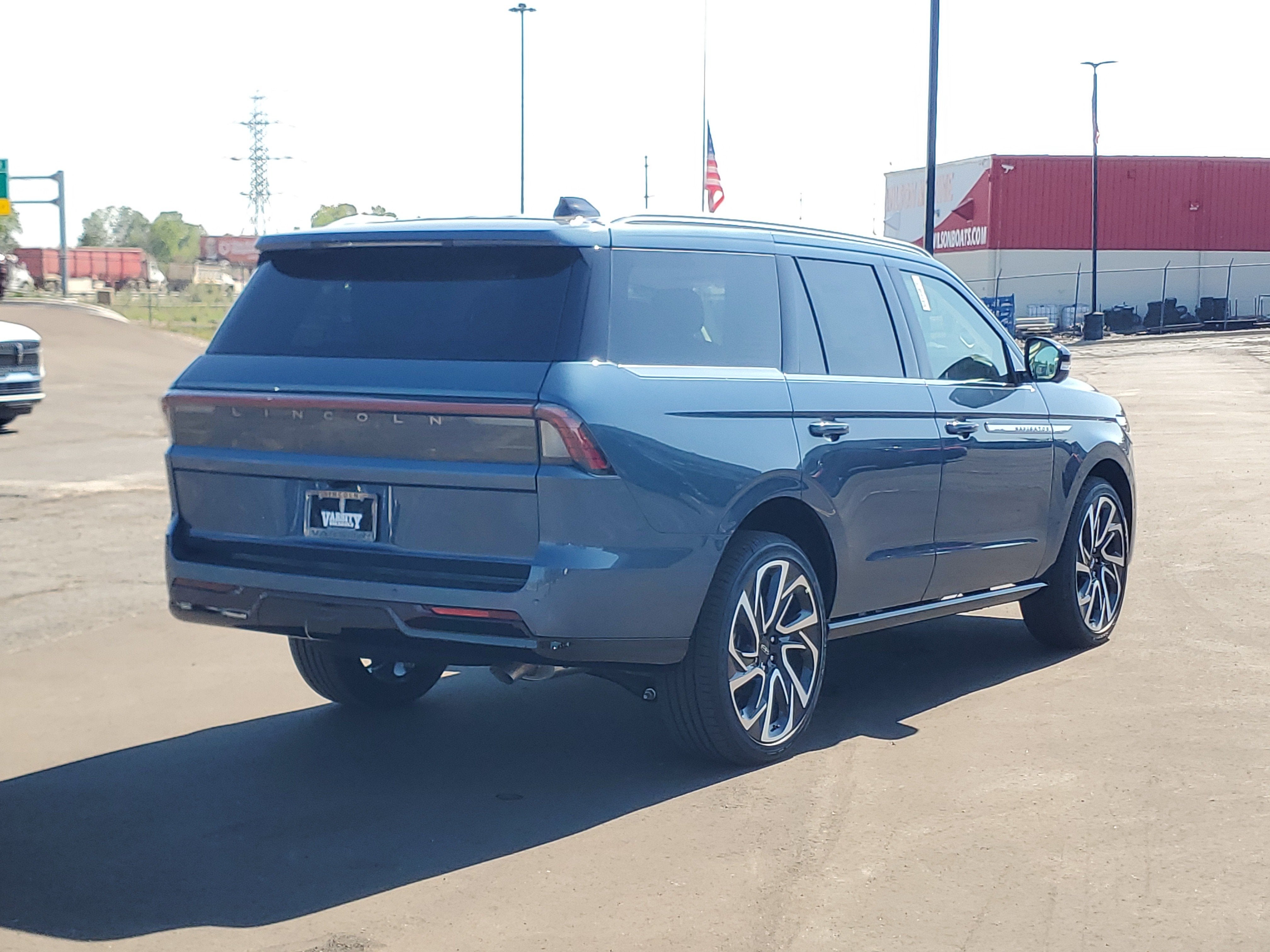 2027 Lincoln Navigator Reserve