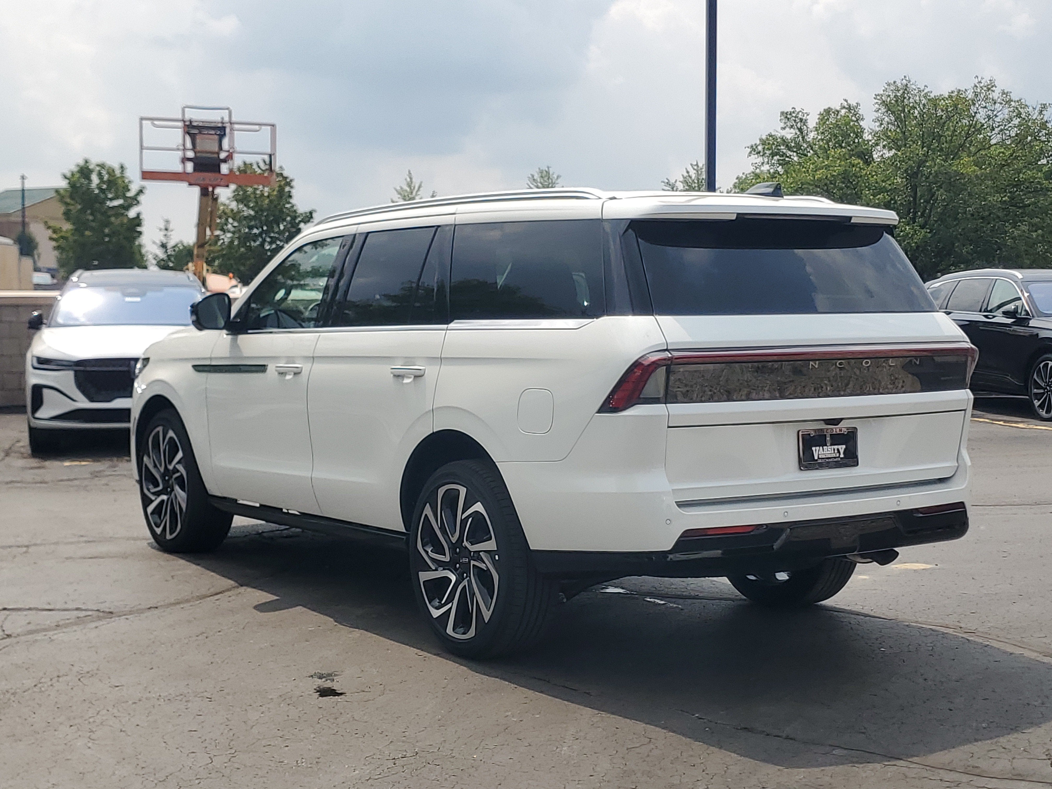 2027 Lincoln Navigator Reserve