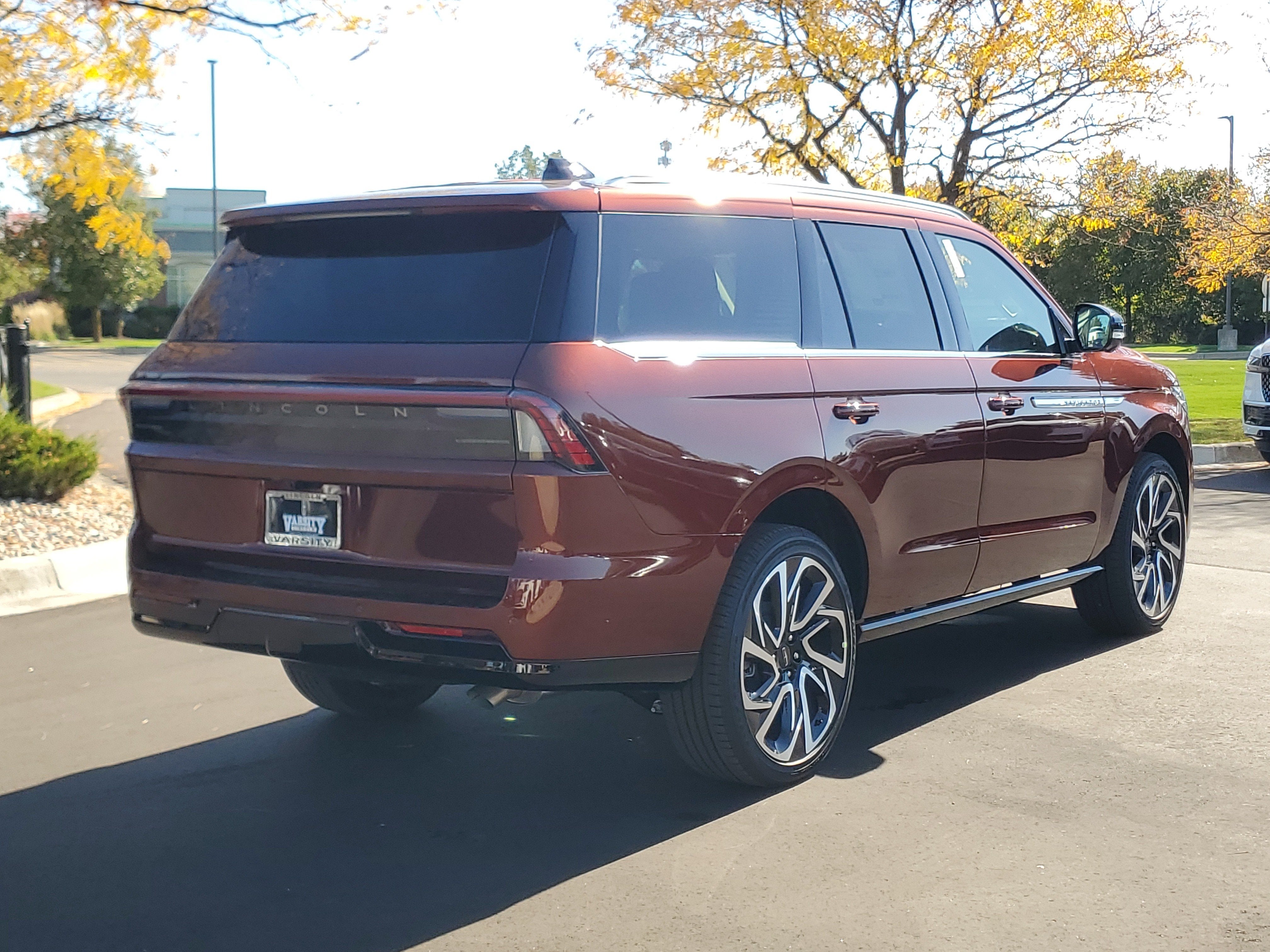 2027 Lincoln Navigator Reserve