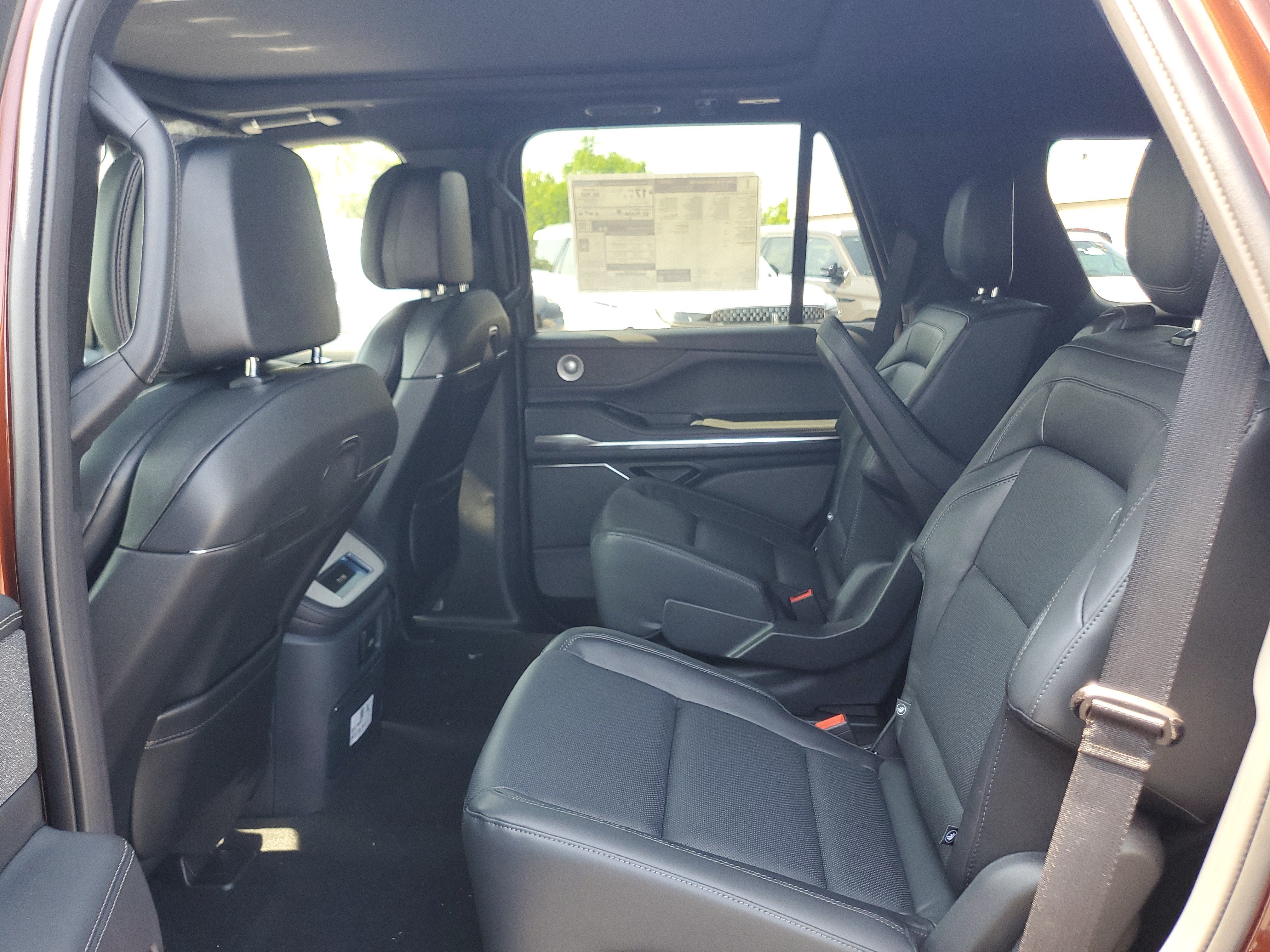 2027 Lincoln Navigator Reserve