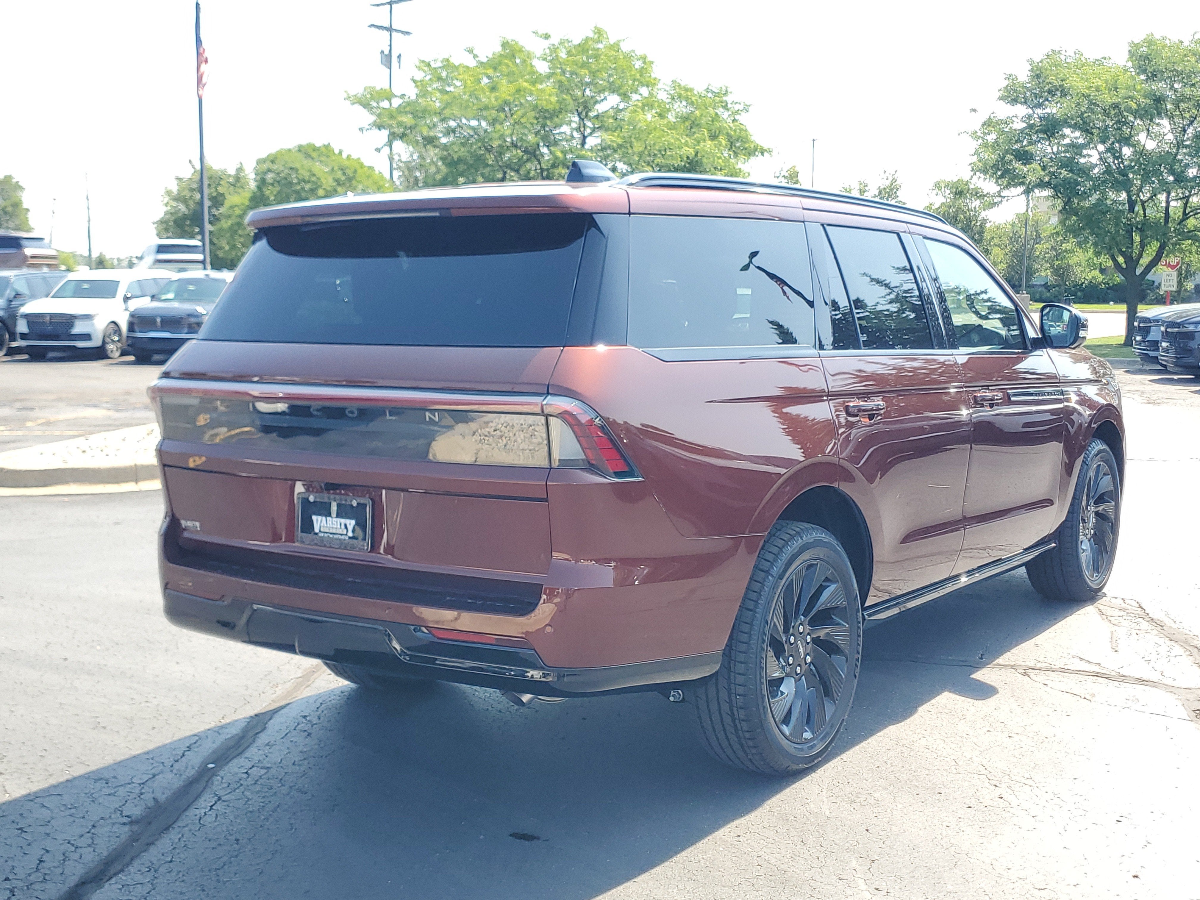 2027 Lincoln Navigator Reserve