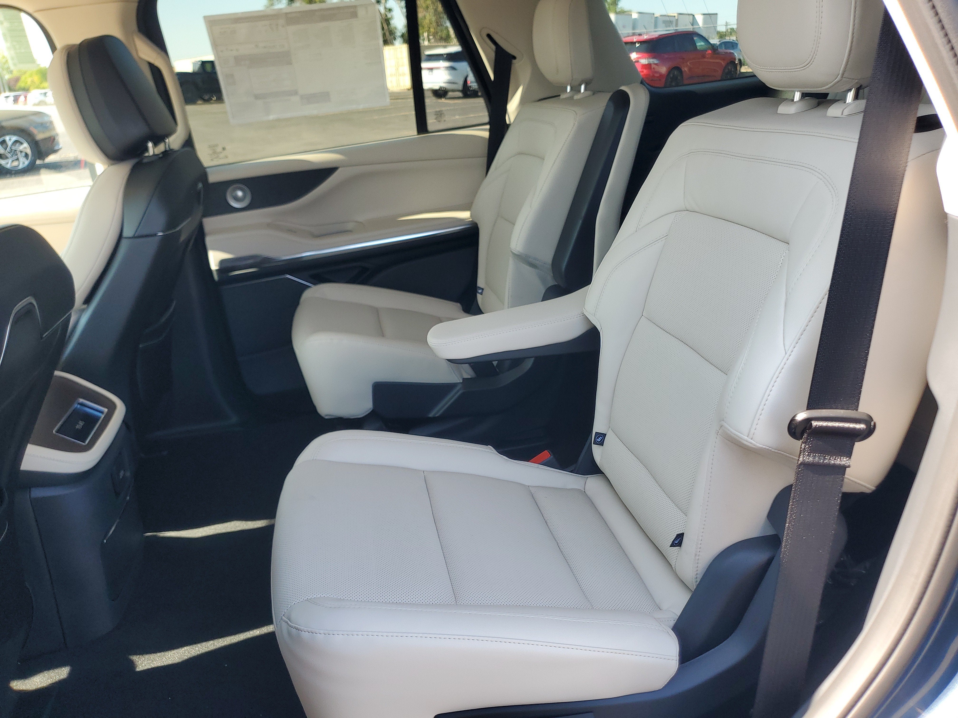 2027 Lincoln Navigator Reserve