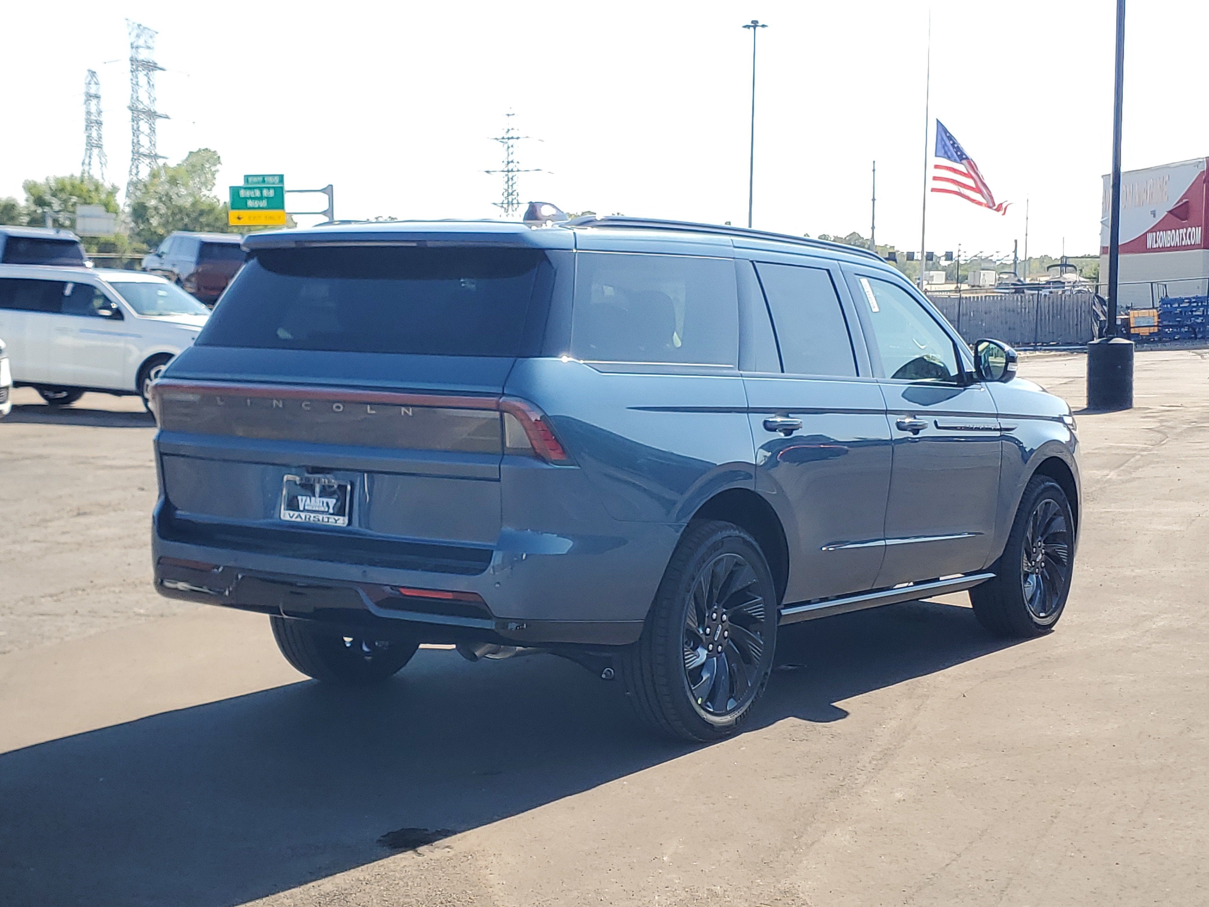 2027 Lincoln Navigator Reserve