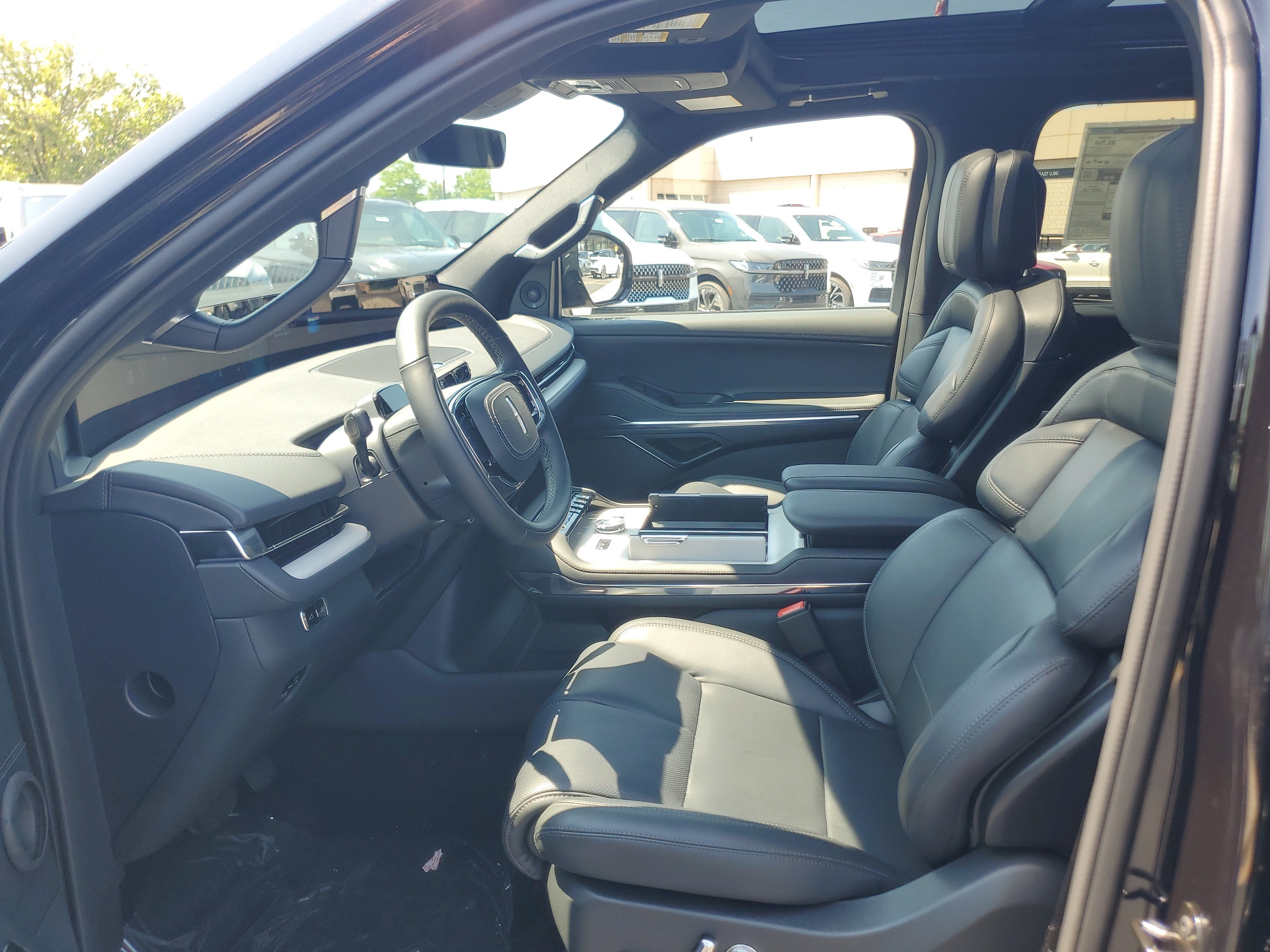 2027 Lincoln Navigator L Reserve