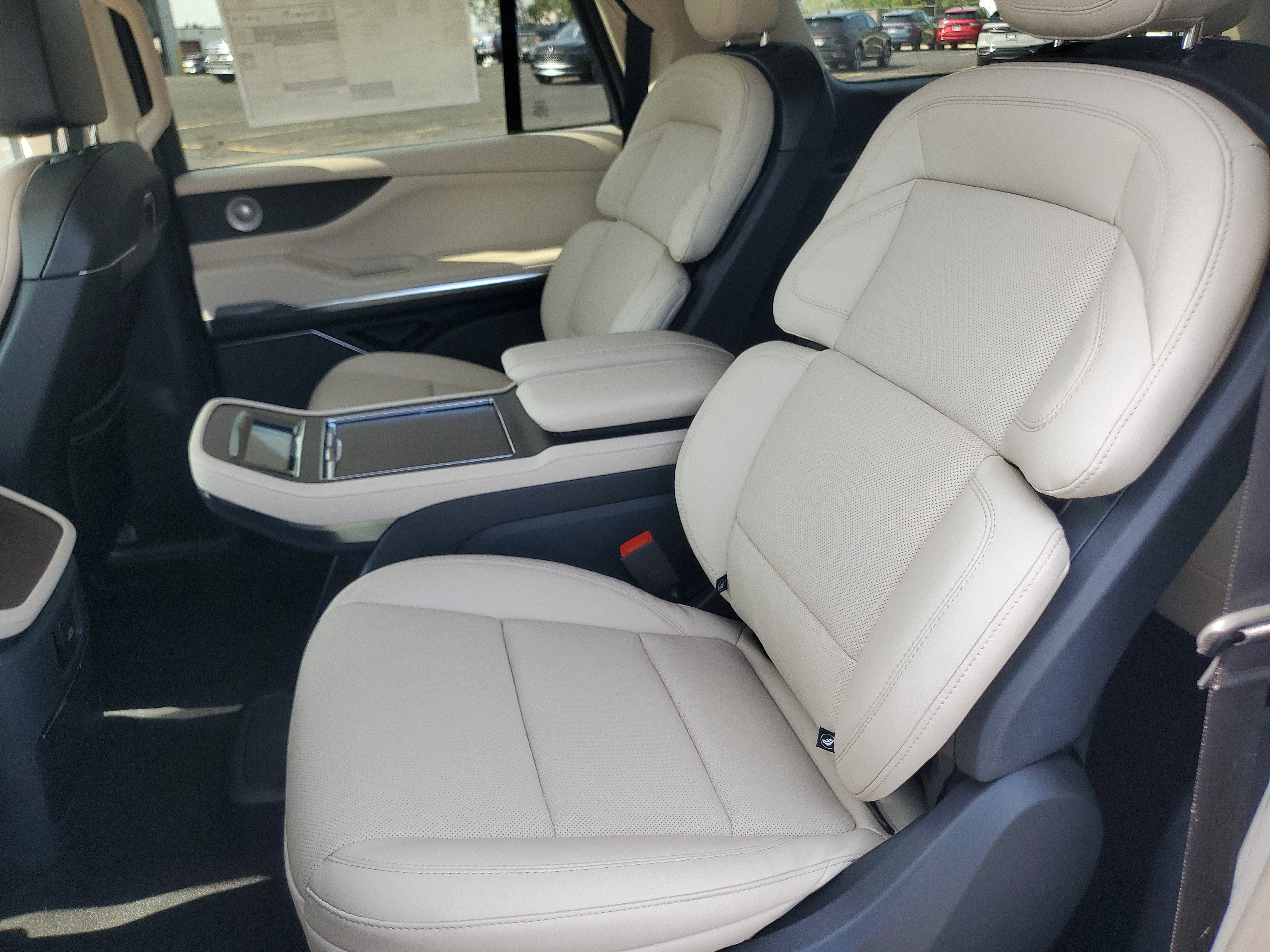 2027 Lincoln Navigator L Reserve