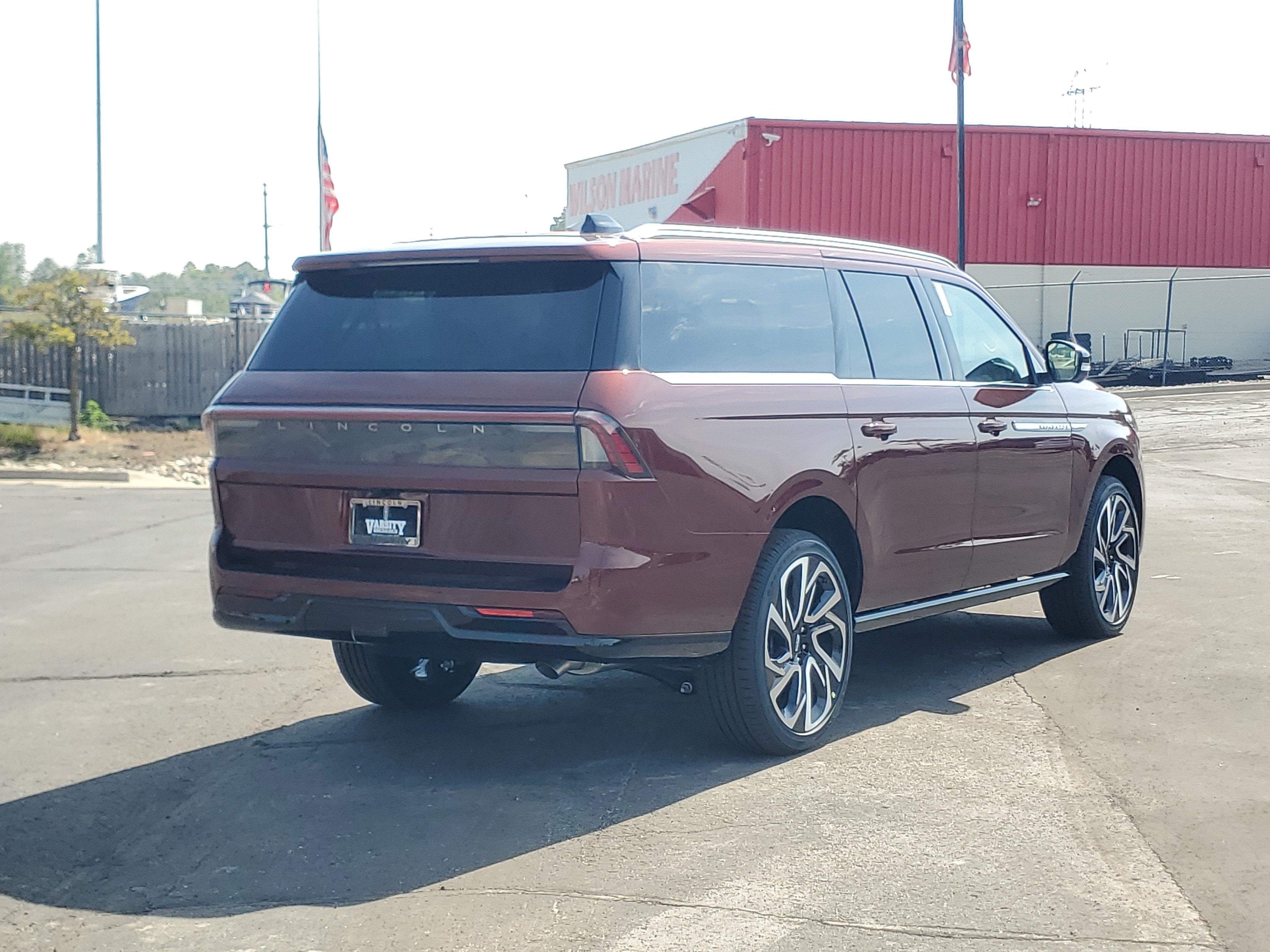 2027 Lincoln Navigator L Reserve