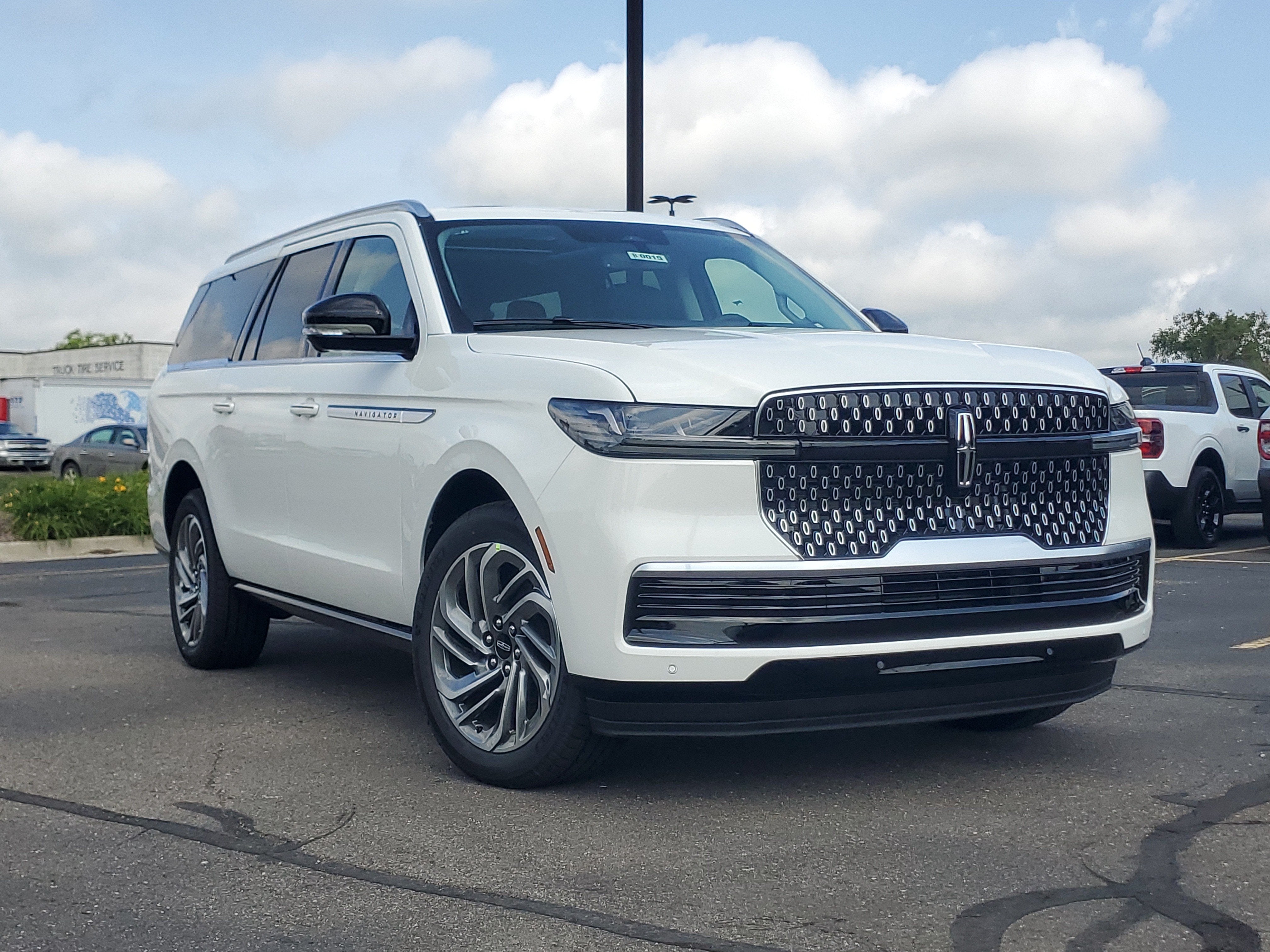 2027 Lincoln Navigator L Reserve