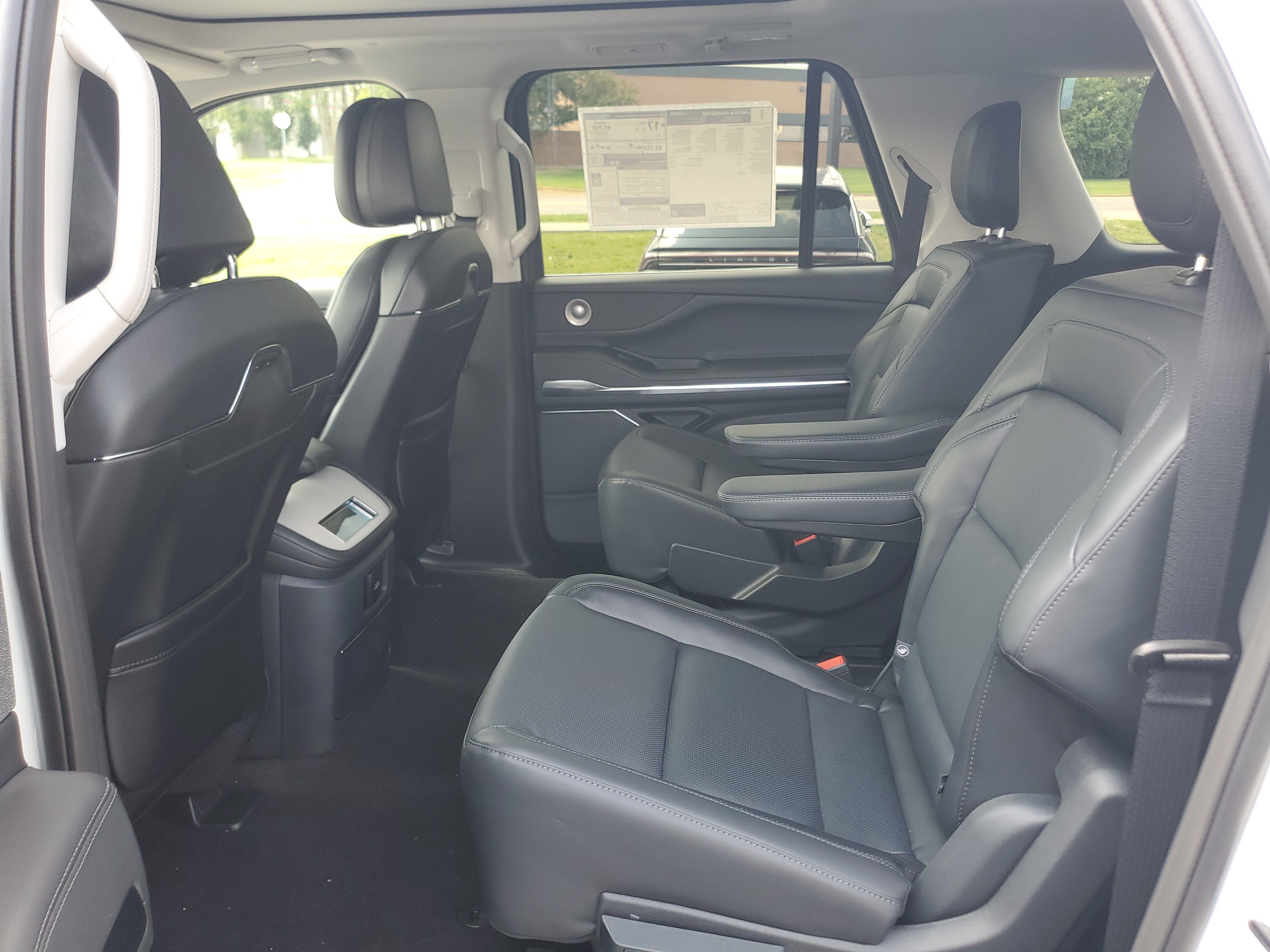 2027 Lincoln Navigator L Reserve
