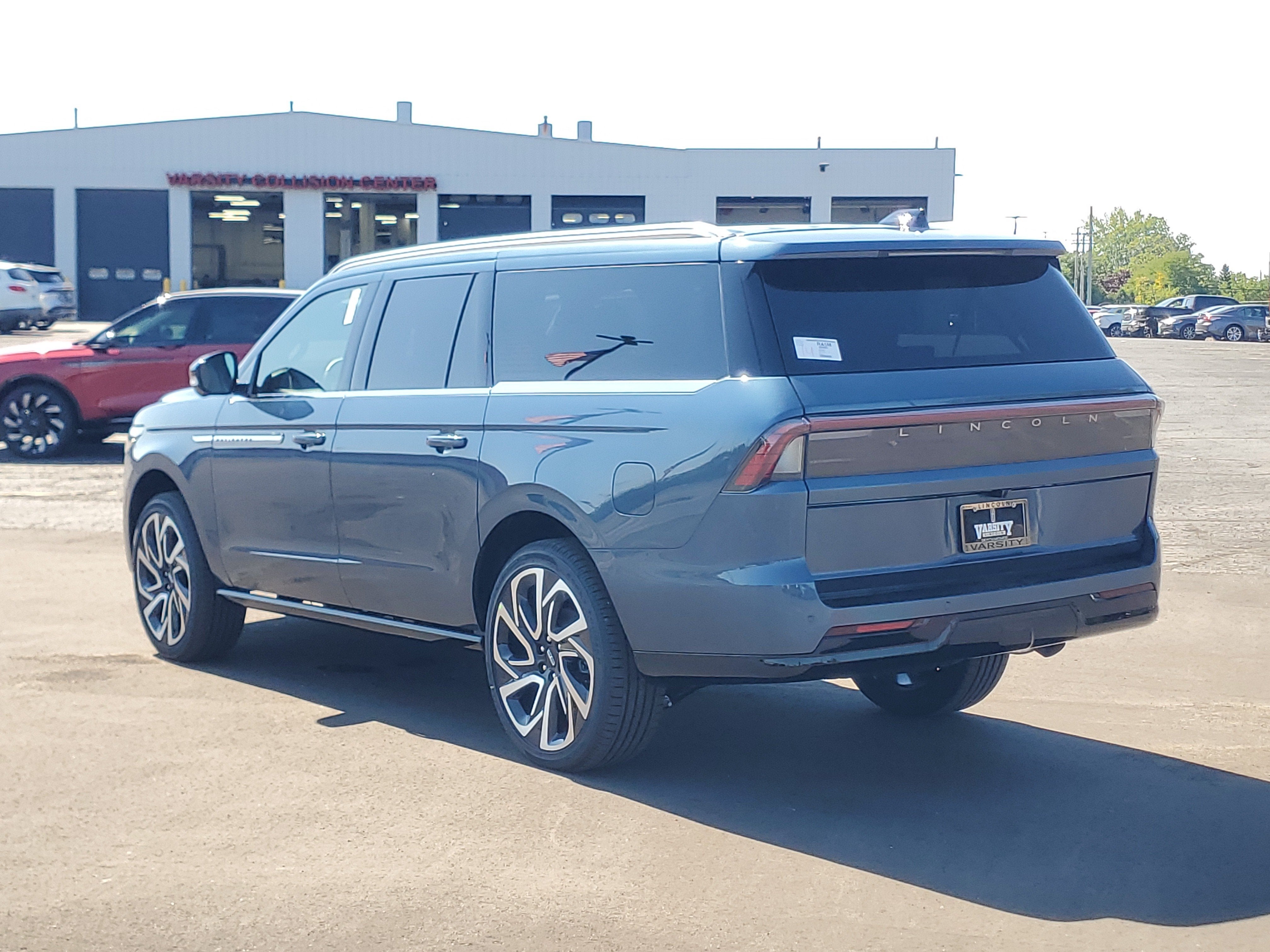 2027 Lincoln Navigator L Reserve