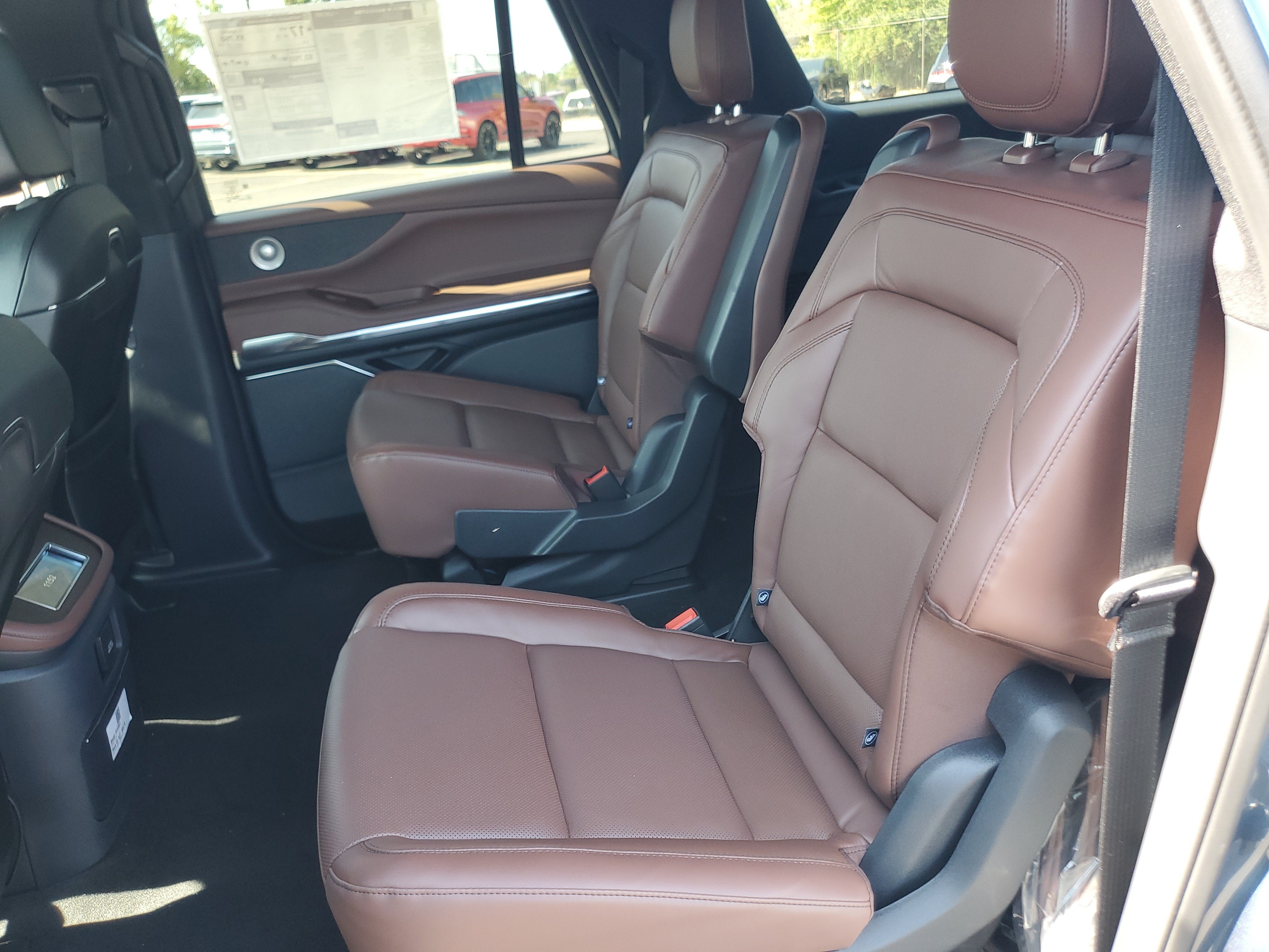 2027 Lincoln Navigator L Reserve