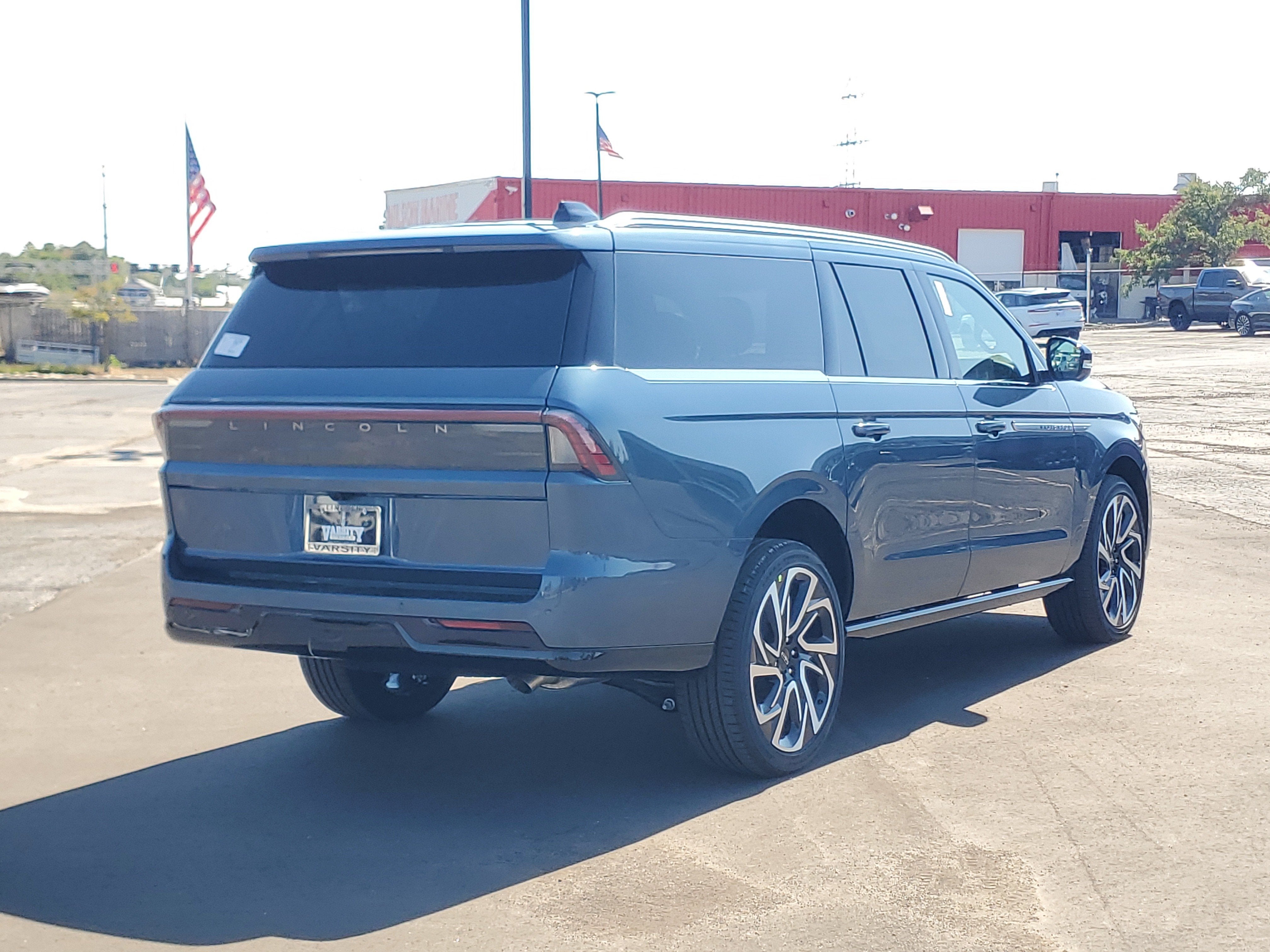 2027 Lincoln Navigator L Reserve