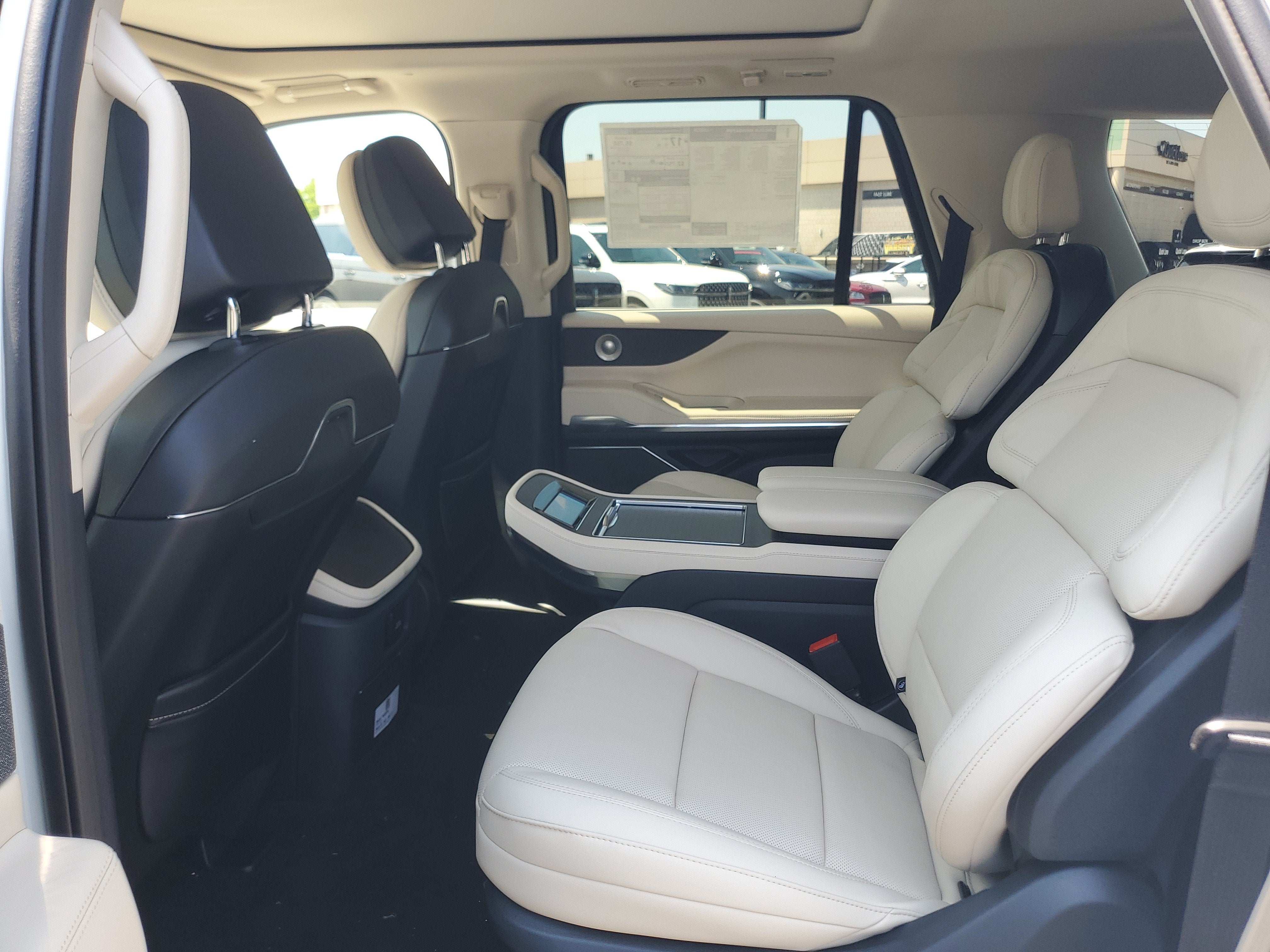 2027 Lincoln Navigator L Reserve