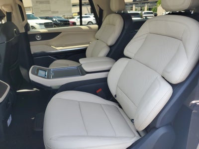 2027 Lincoln Navigator L Reserve