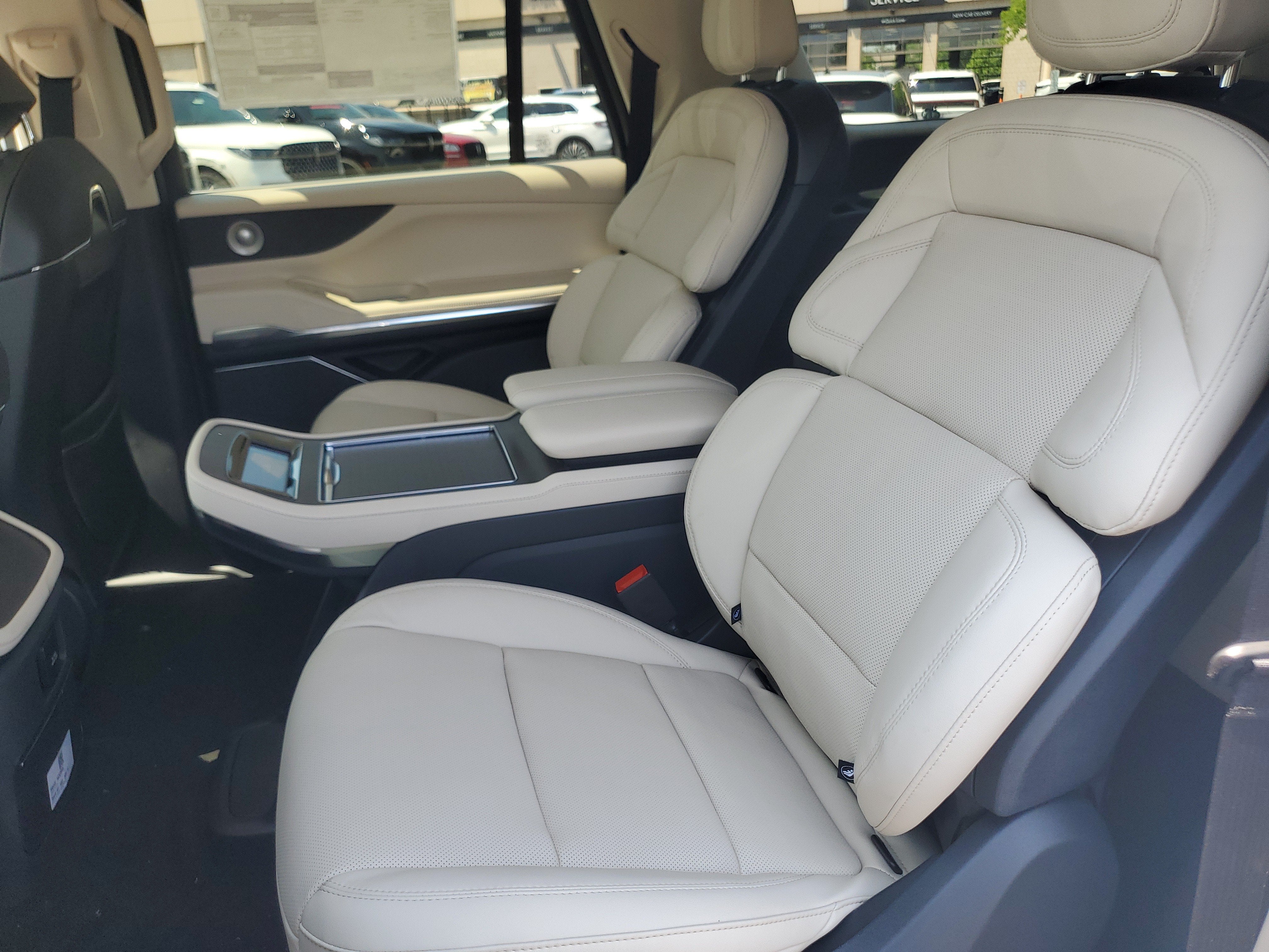 2027 Lincoln Navigator L Reserve