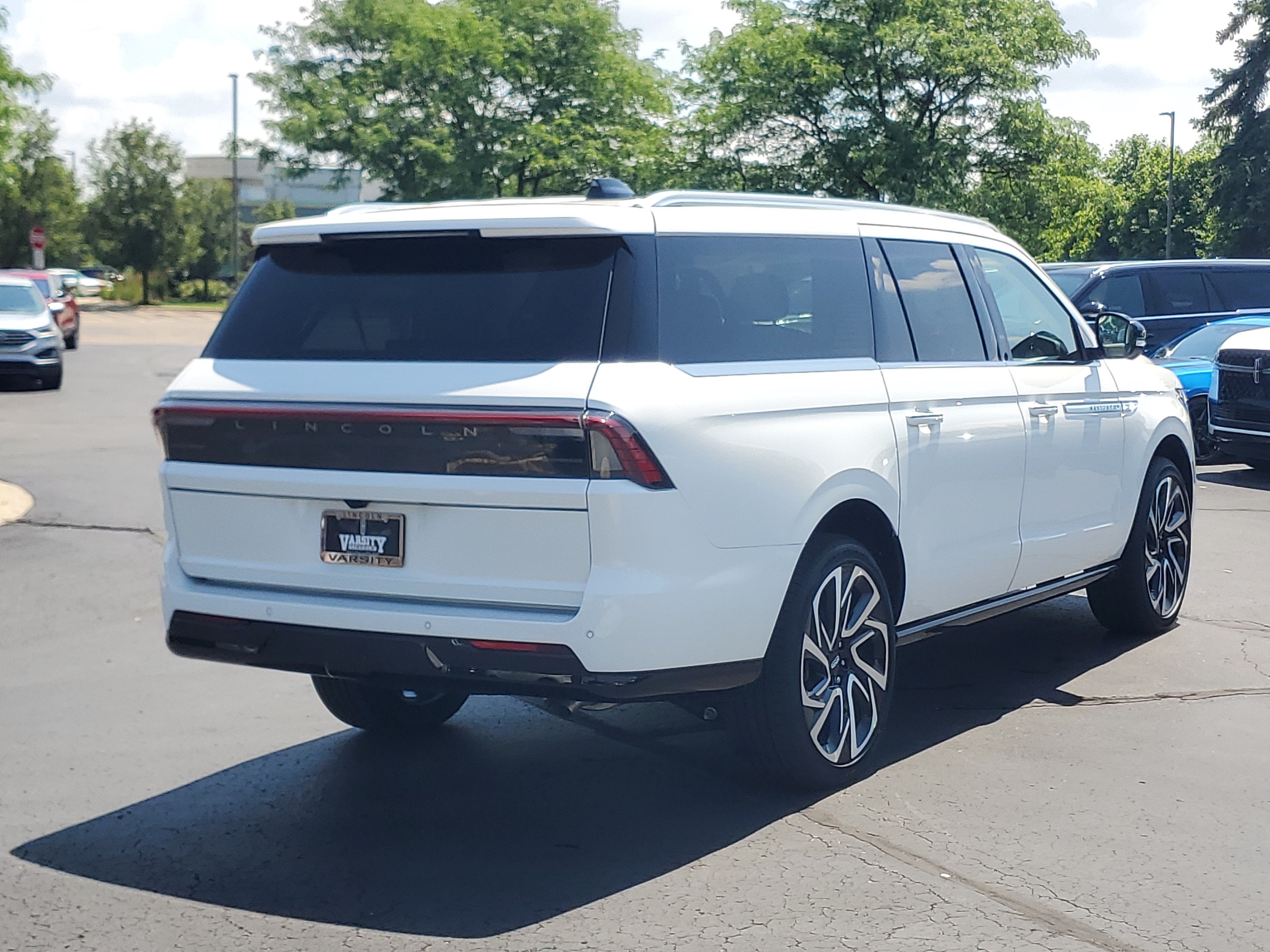 2027 Lincoln Navigator L Reserve