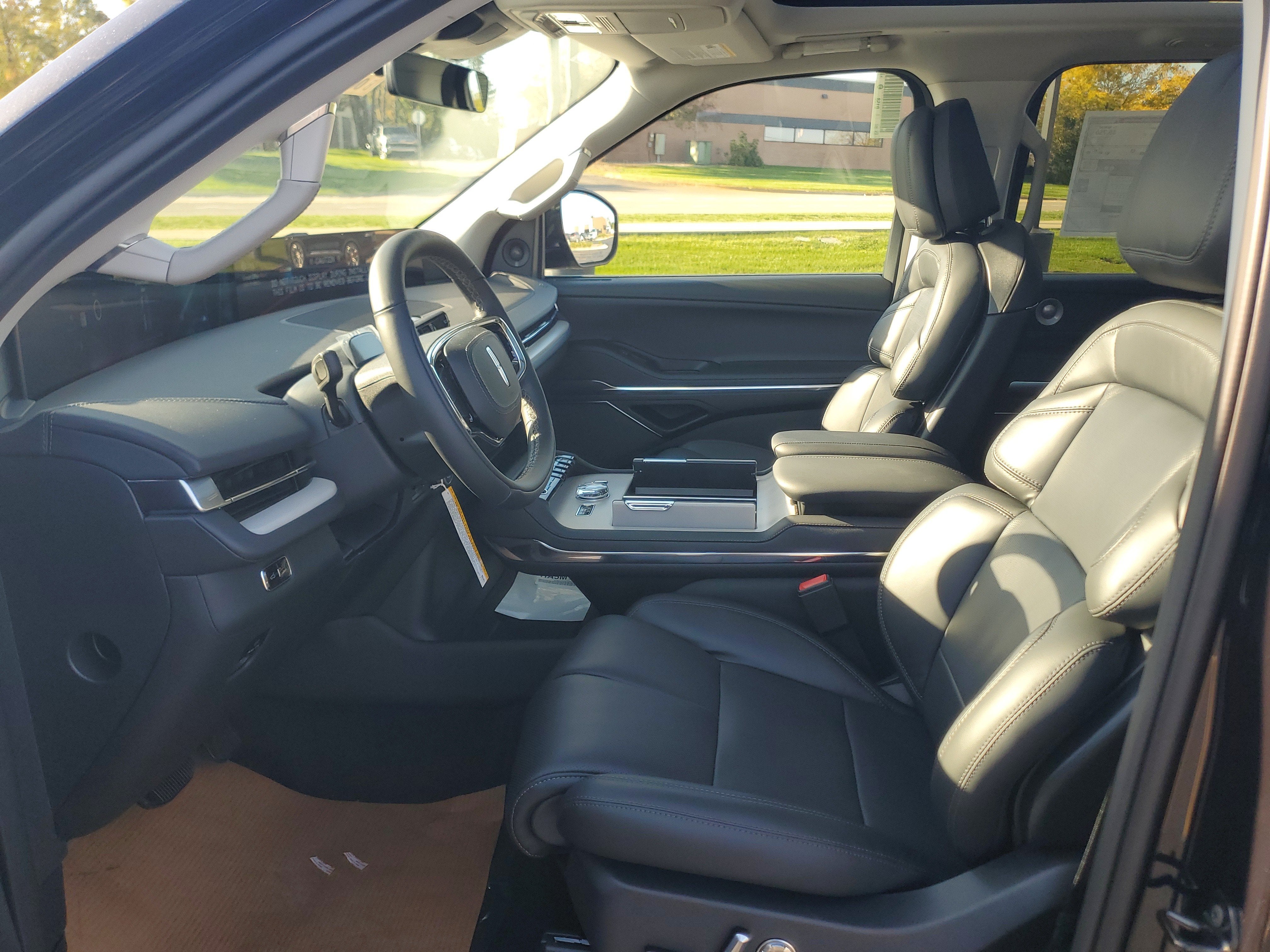 2027 Lincoln Navigator L Reserve