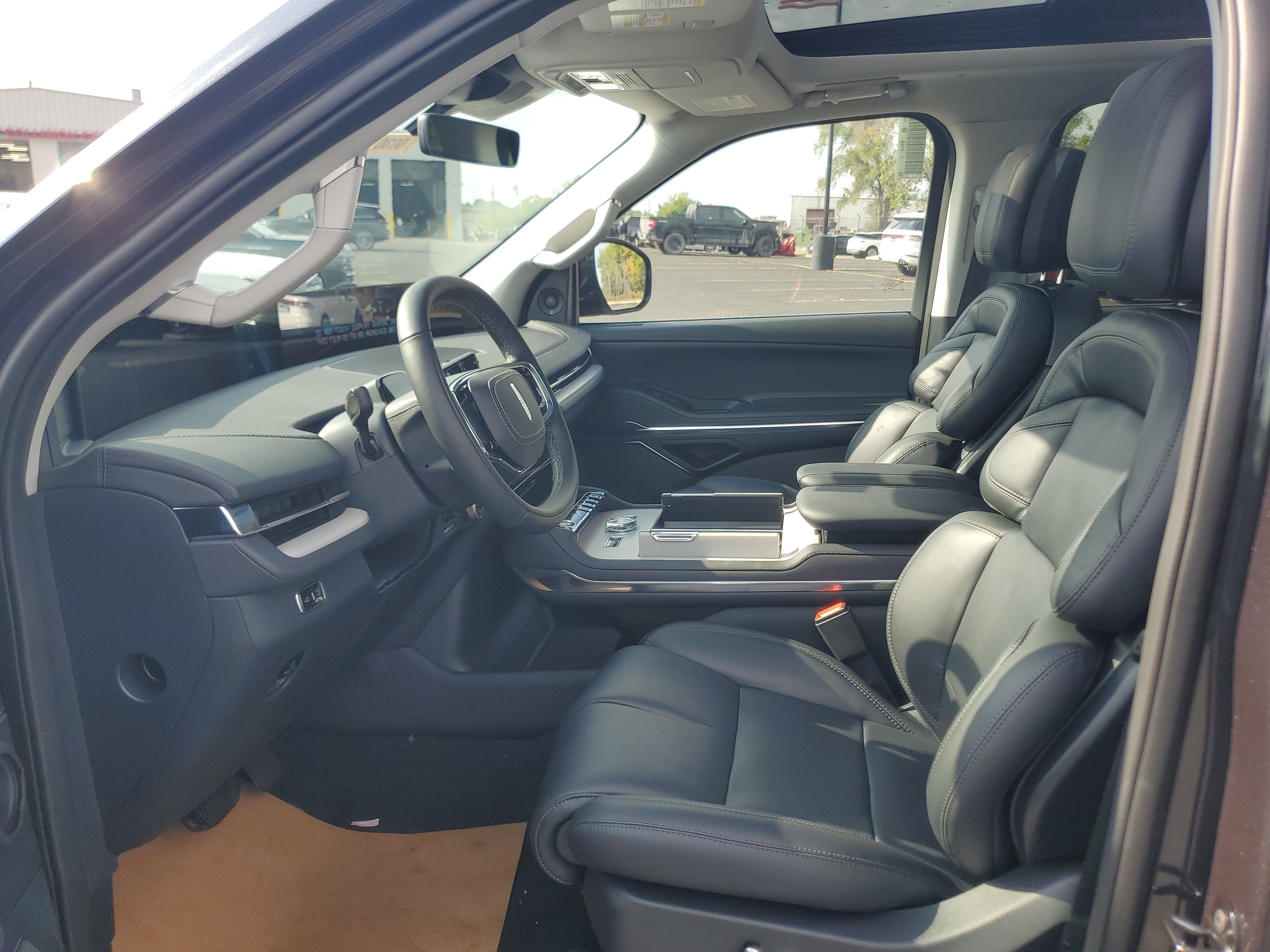 2027 Lincoln Navigator L Reserve
