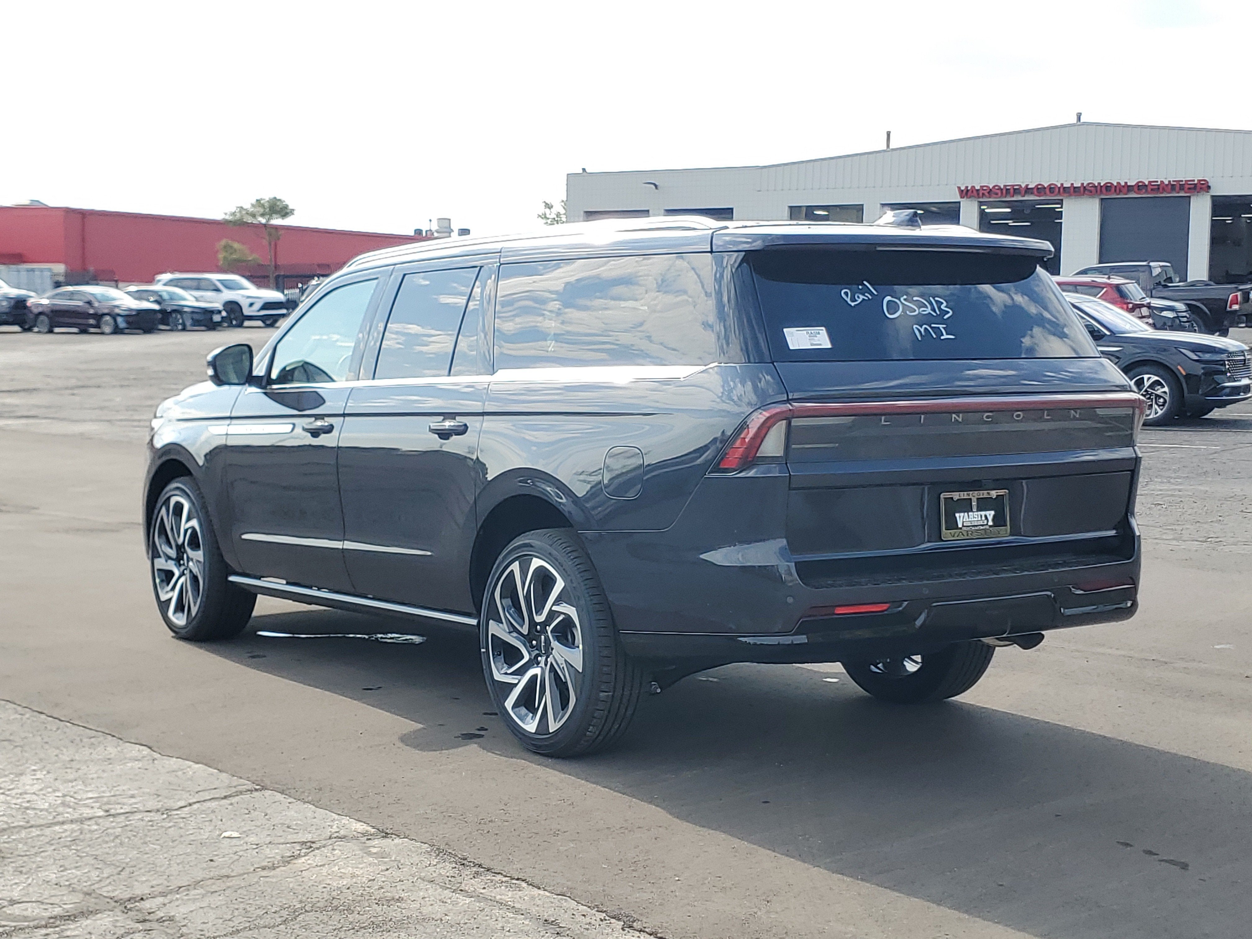 2027 Lincoln Navigator L Reserve