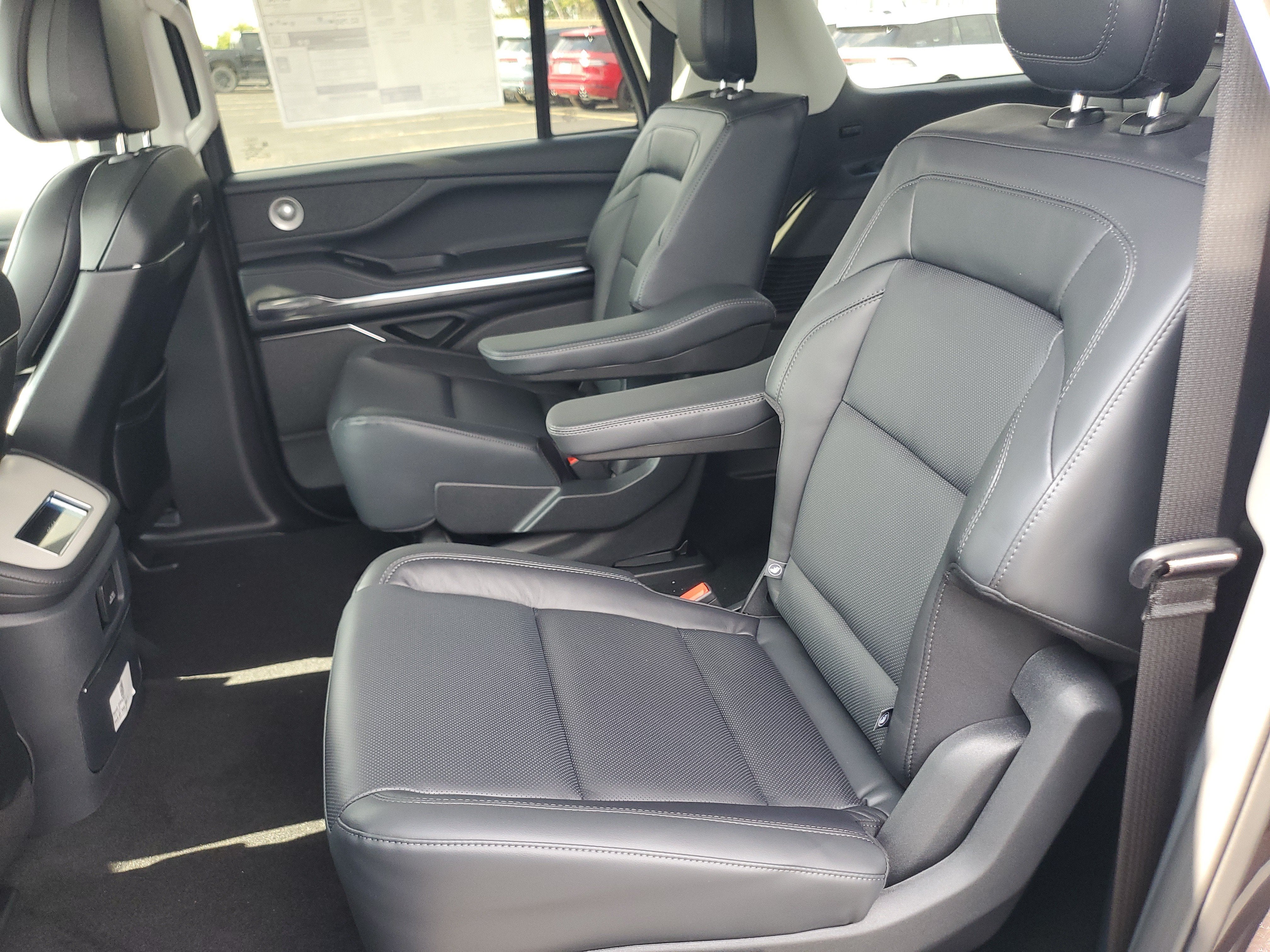 2027 Lincoln Navigator L Reserve