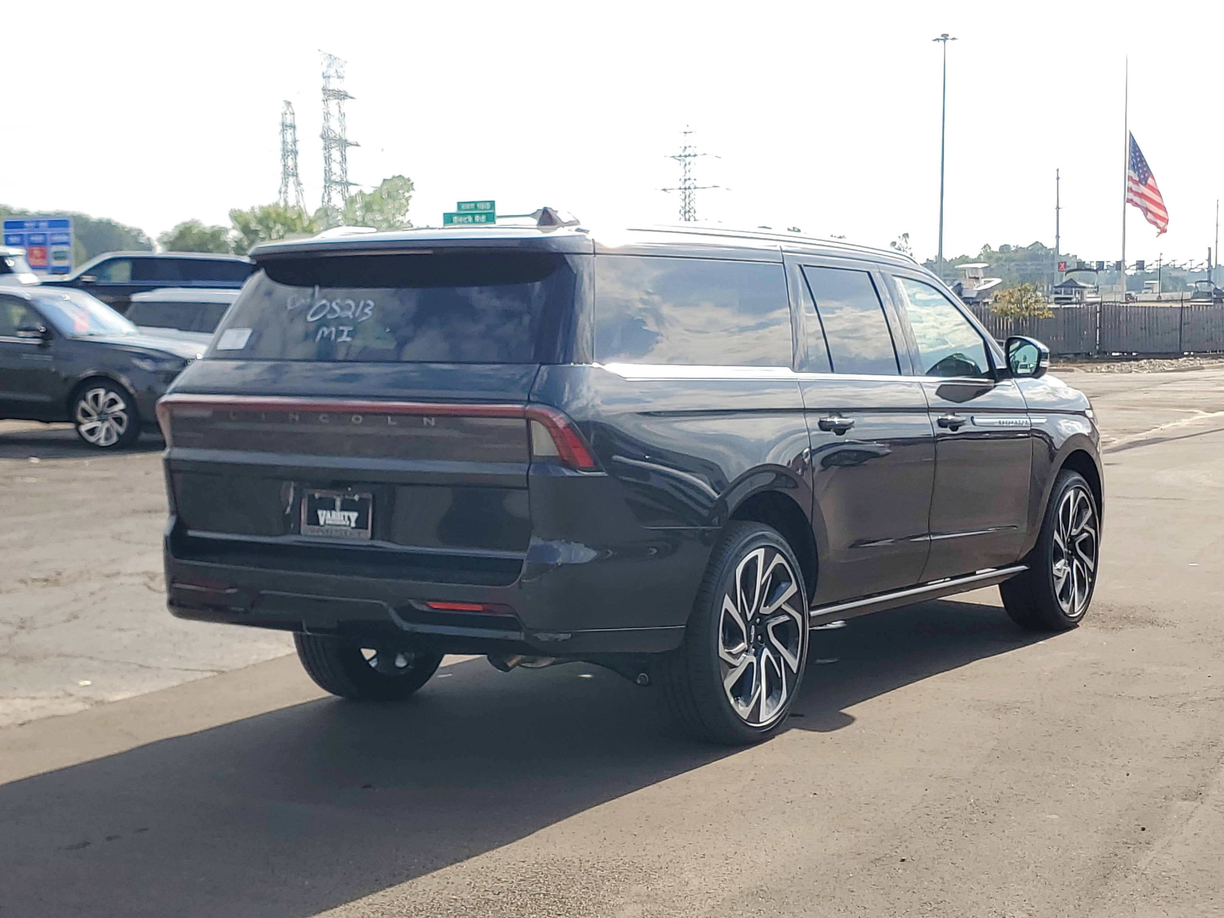 2027 Lincoln Navigator L Reserve