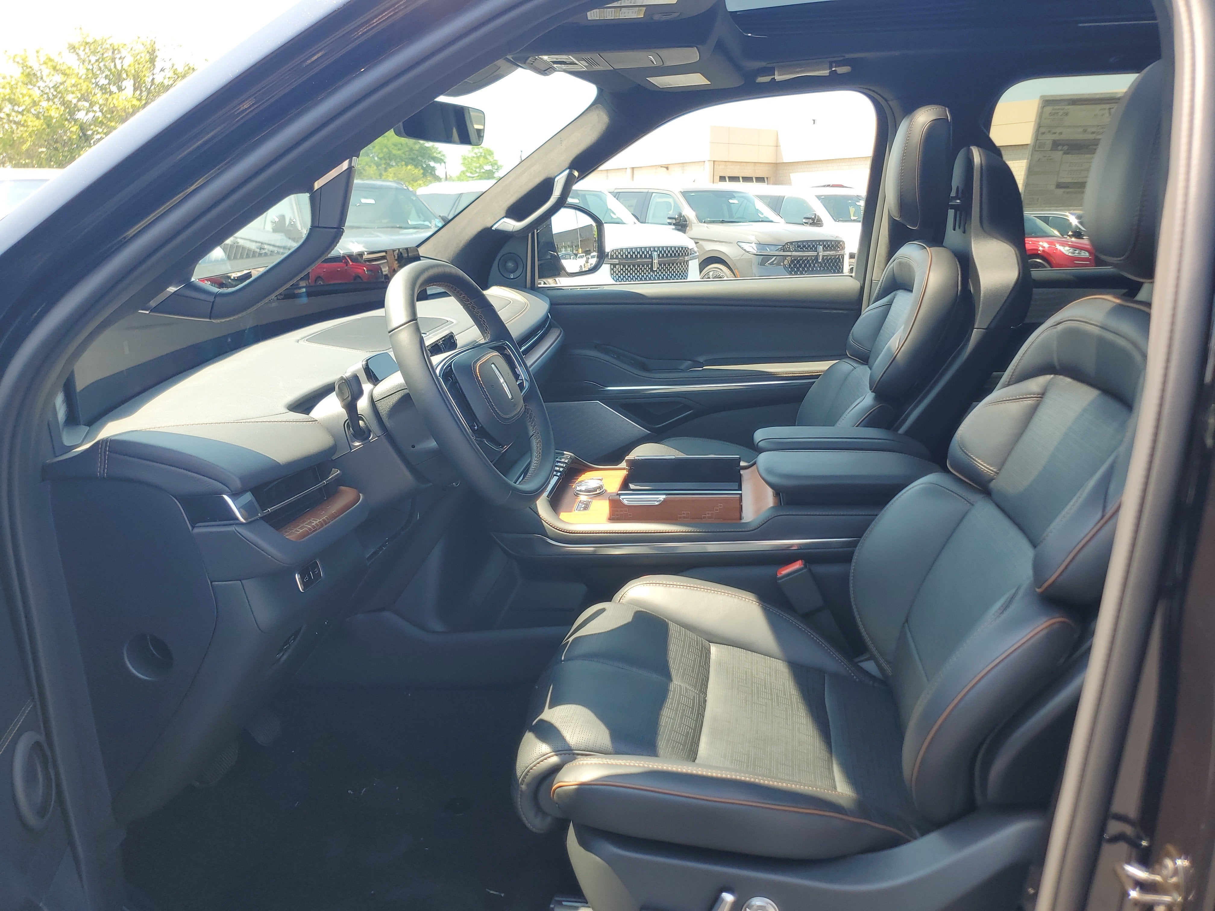 2027 Lincoln Navigator L Black Label