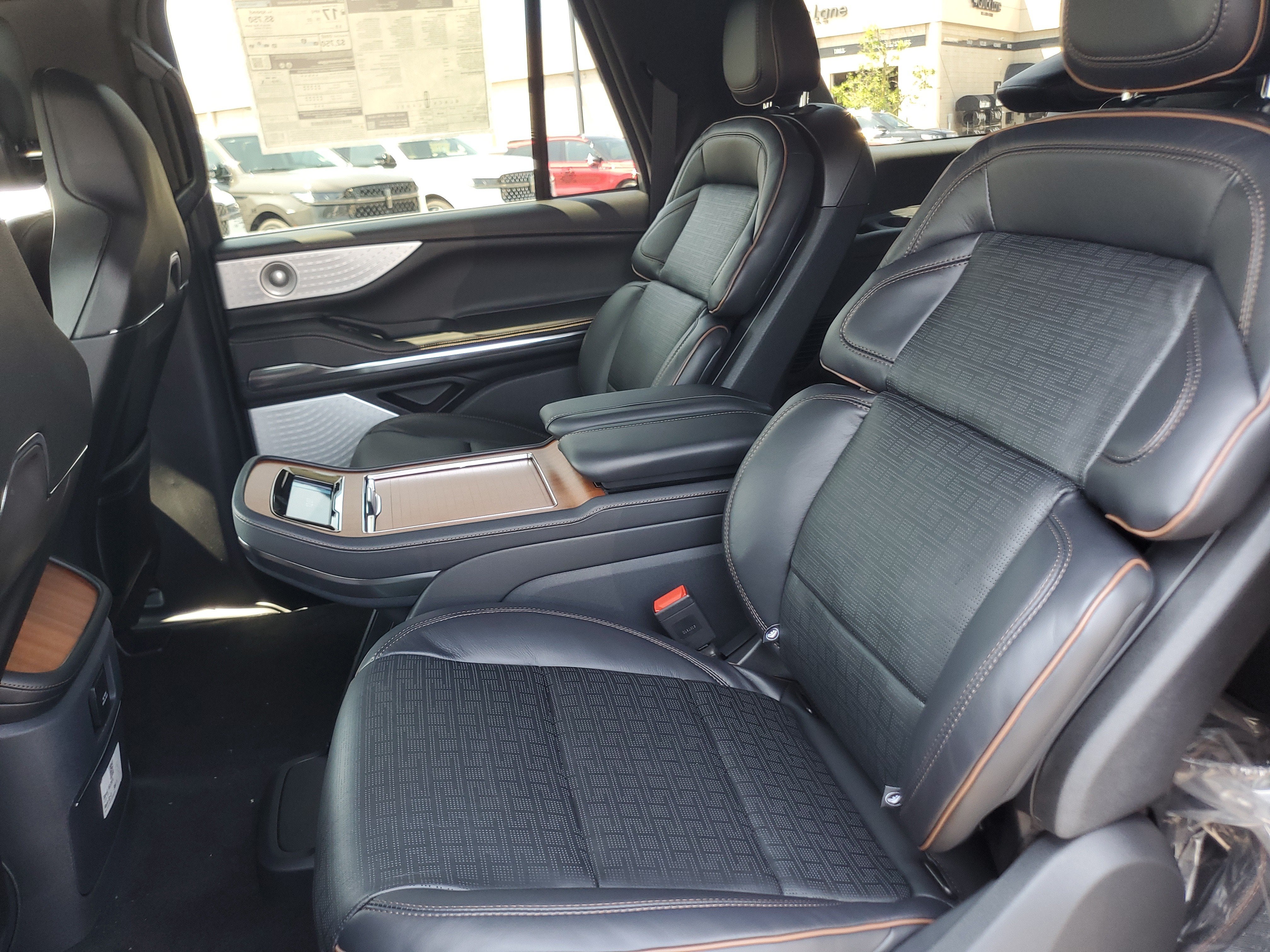 2027 Lincoln Navigator L Black Label