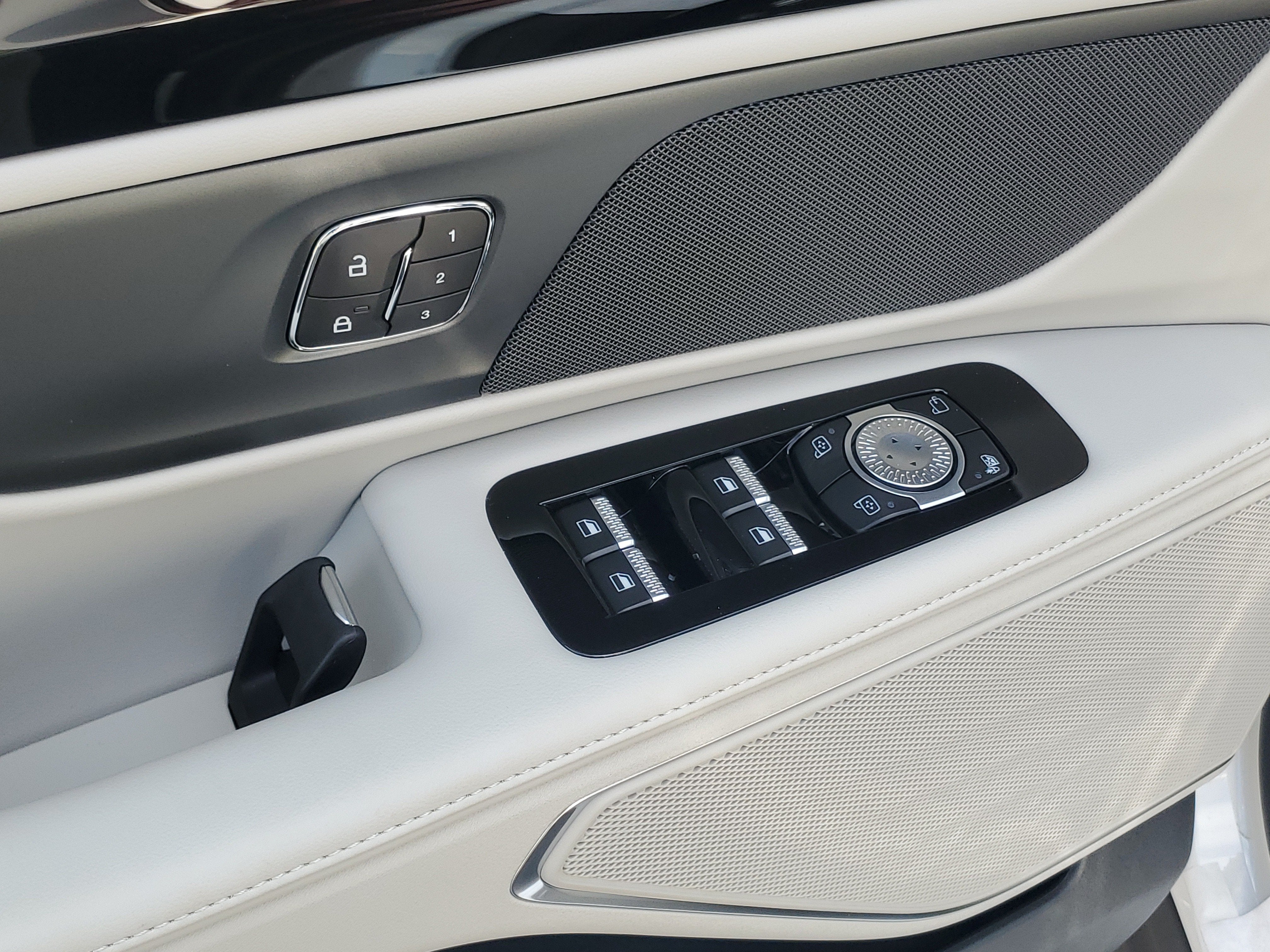 2026 Lincoln Nautilus Premiere Hybrid