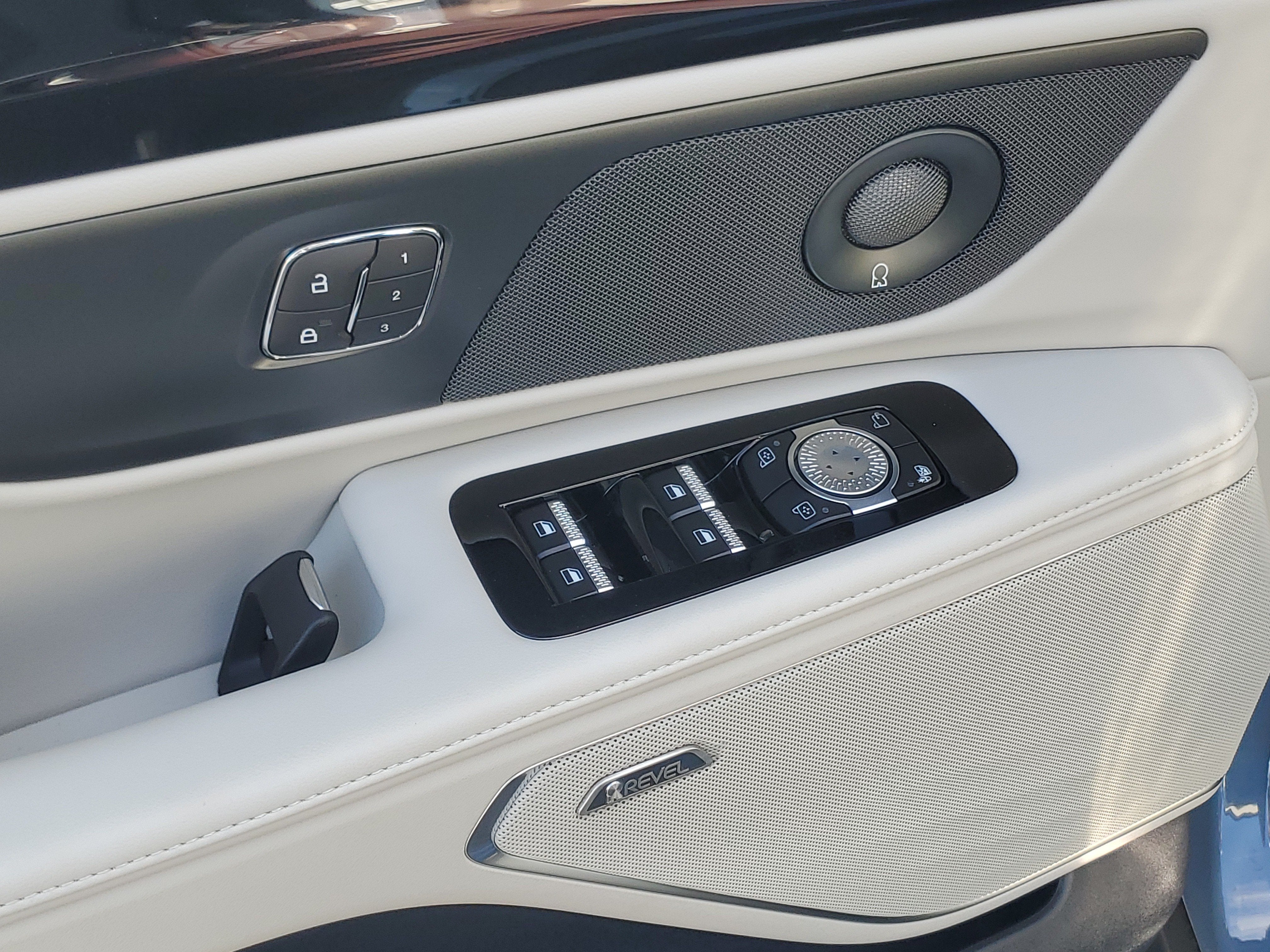 2026 Lincoln Nautilus Premiere Hybrid
