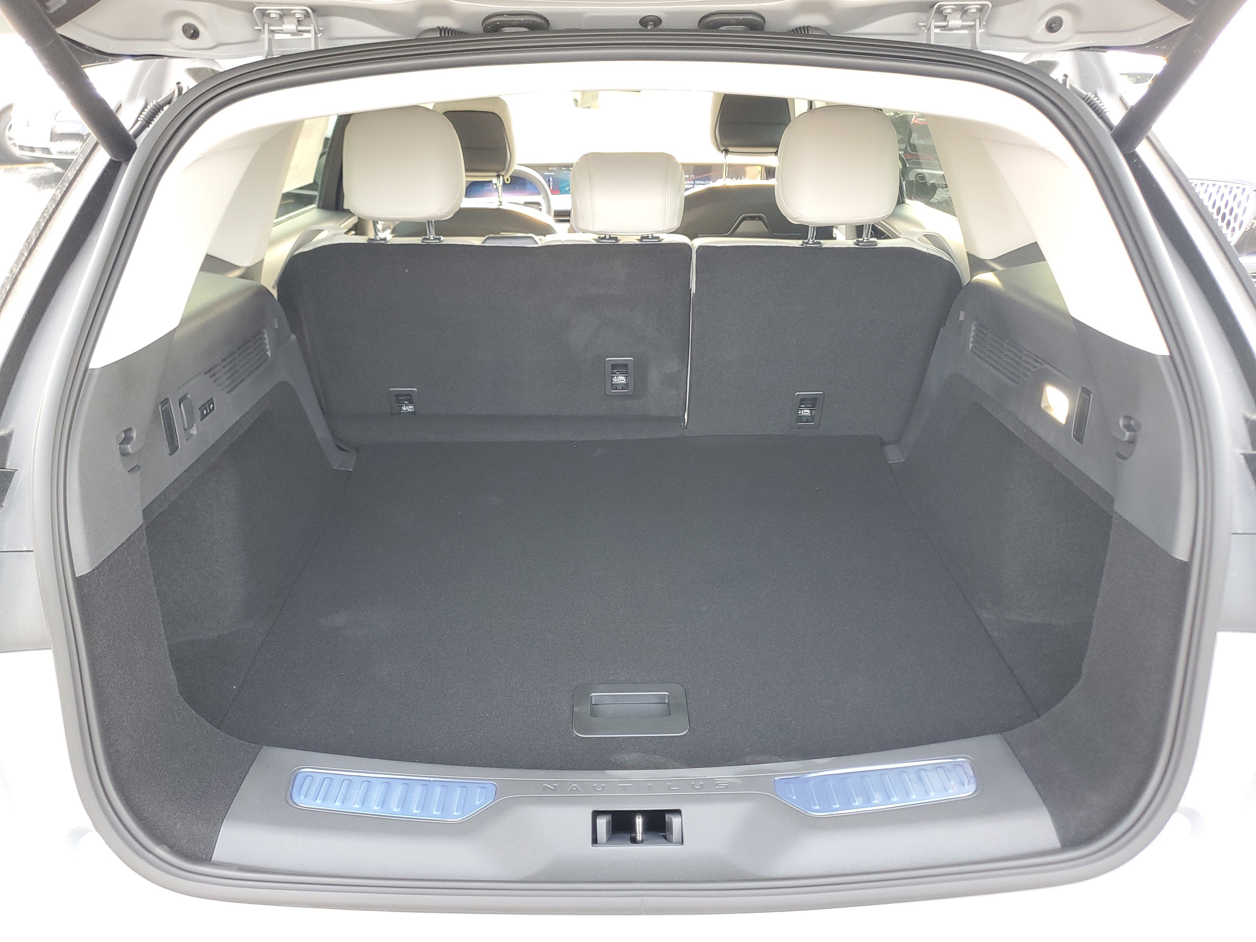 2026 Lincoln Nautilus Premiere Hybrid