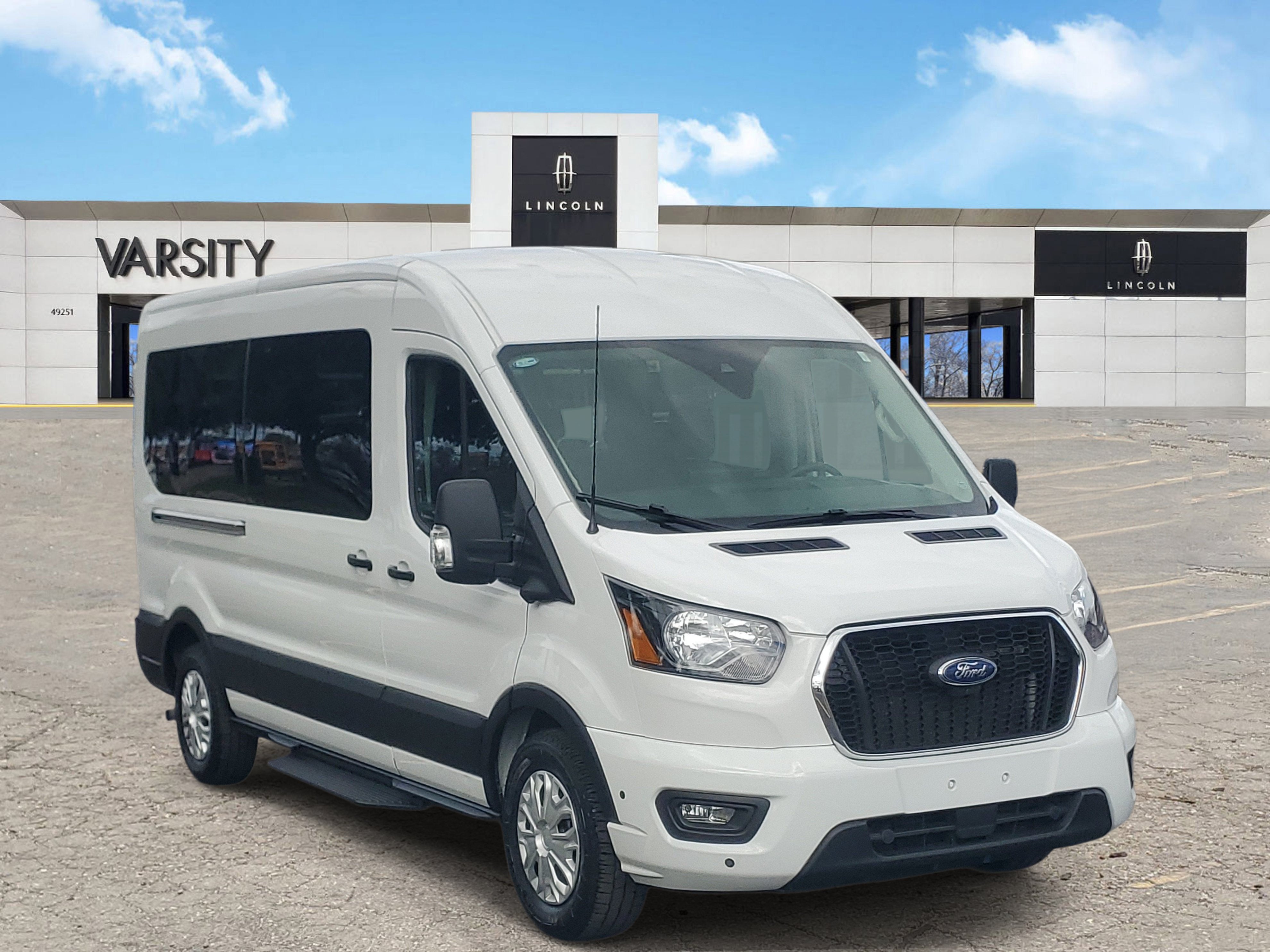 2025 Ford Transit Passenger Wagon XLT