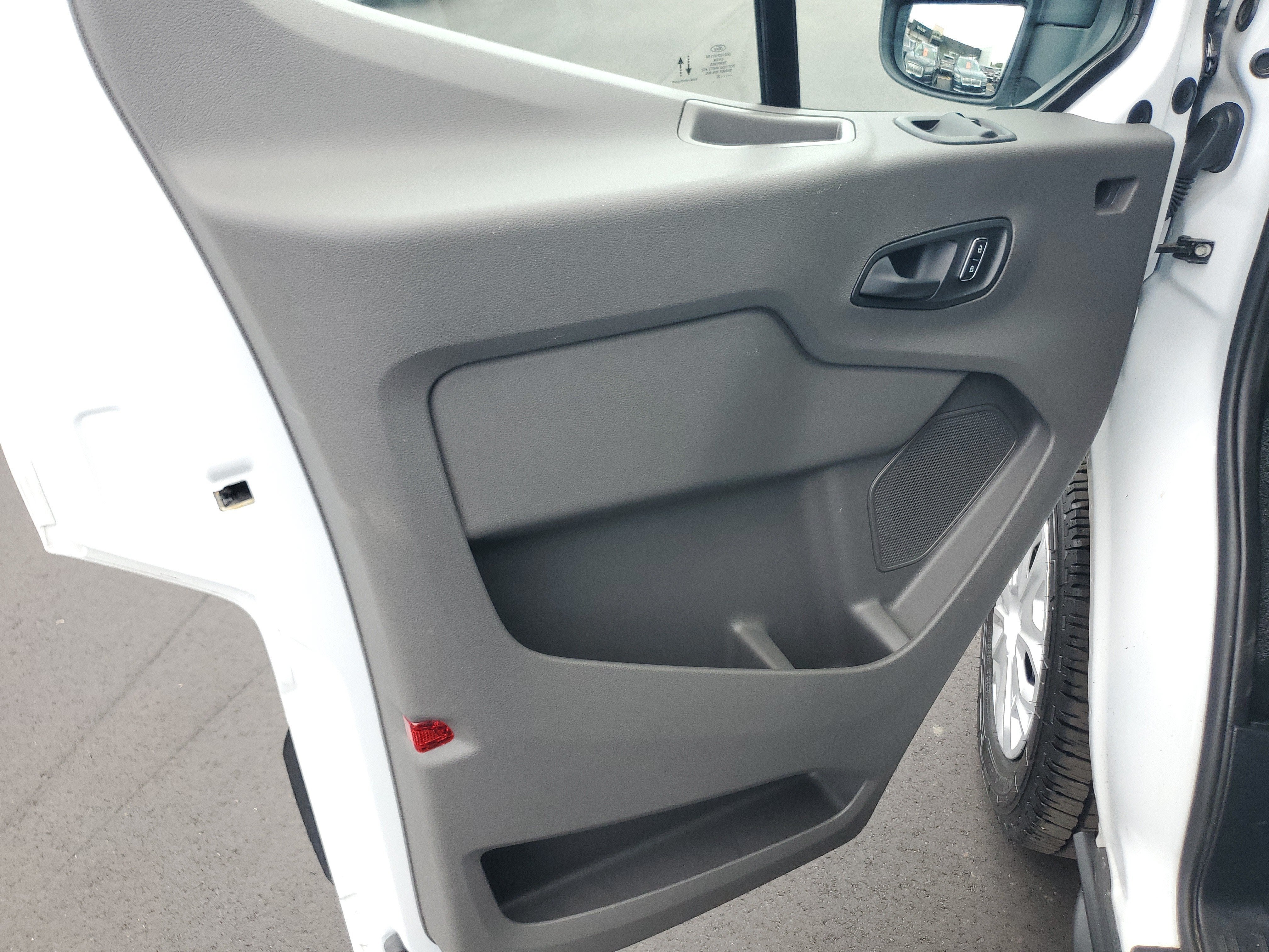 2025 Ford Transit Passenger Wagon XLT