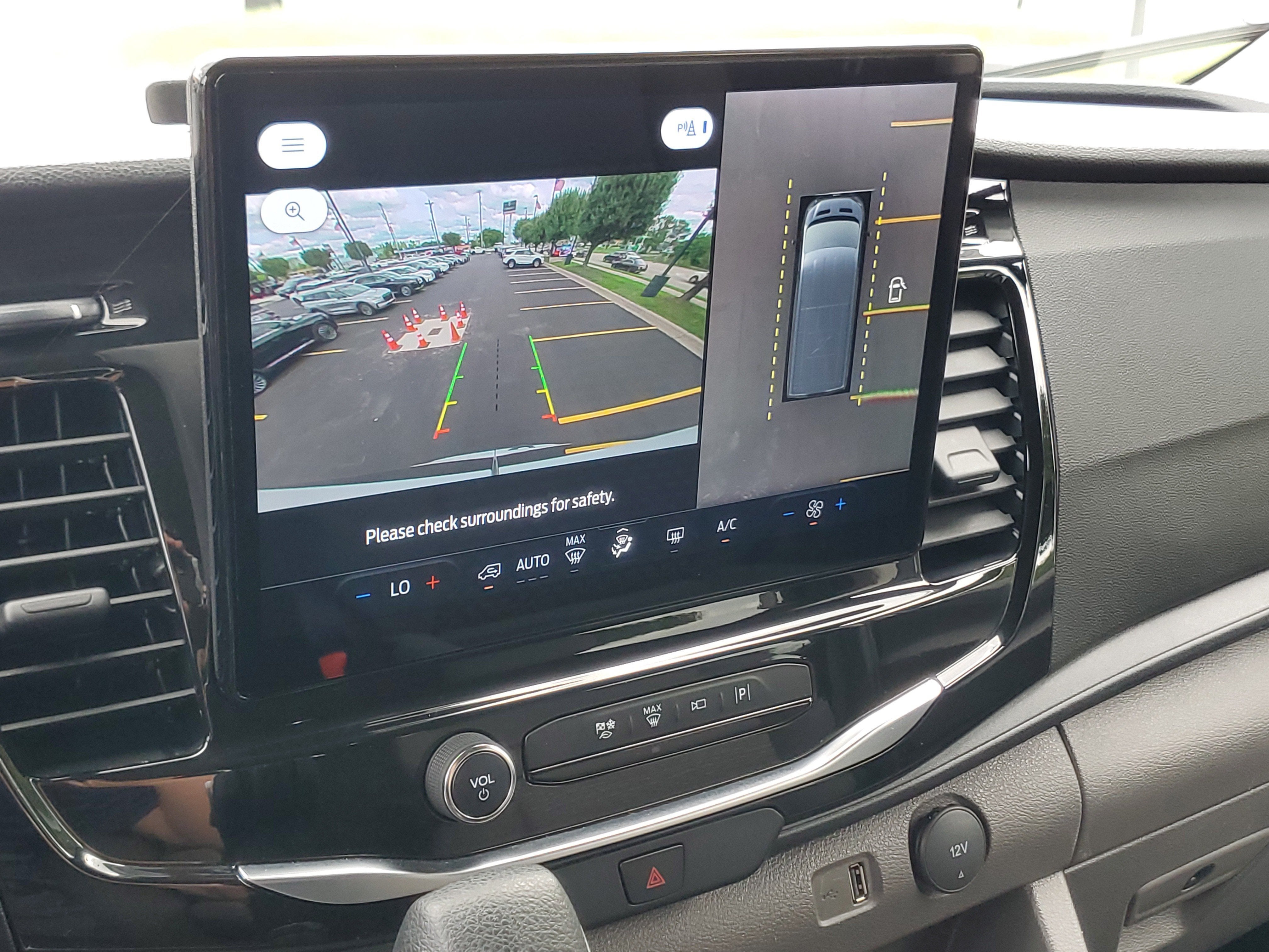 2025 Ford Transit Passenger Wagon XLT